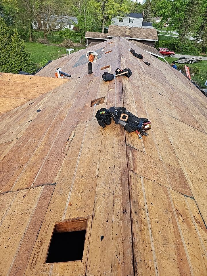 ATLAS PINNACLE COLOR: SUMMER STORM DRIP EDGE: WHITE by Eagle Eye Roofing