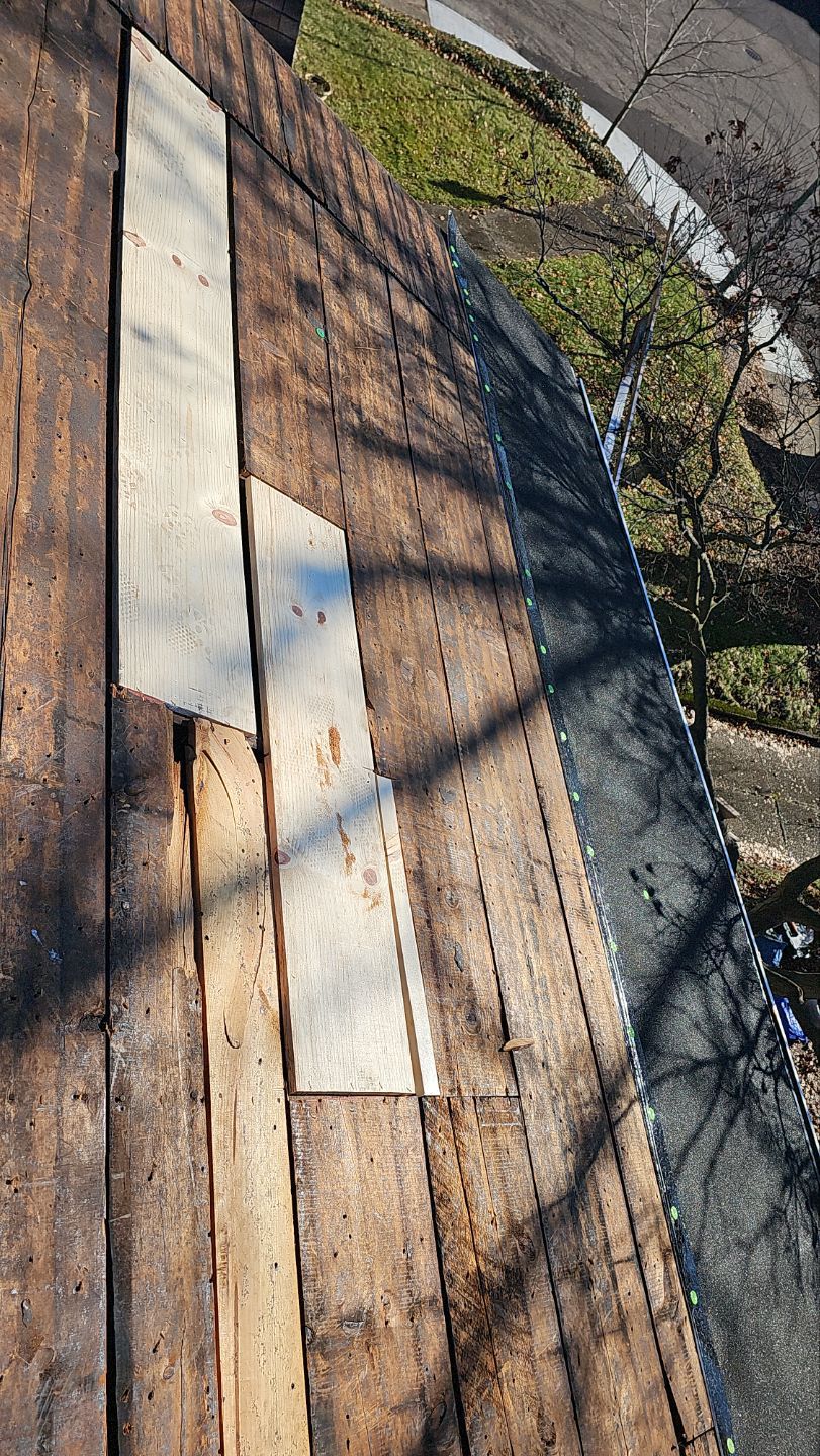 ATLAS PINNACLE COLOR: BURNT HICKORY DRIP EDGE: WHITE by Eagle Eye Roofing