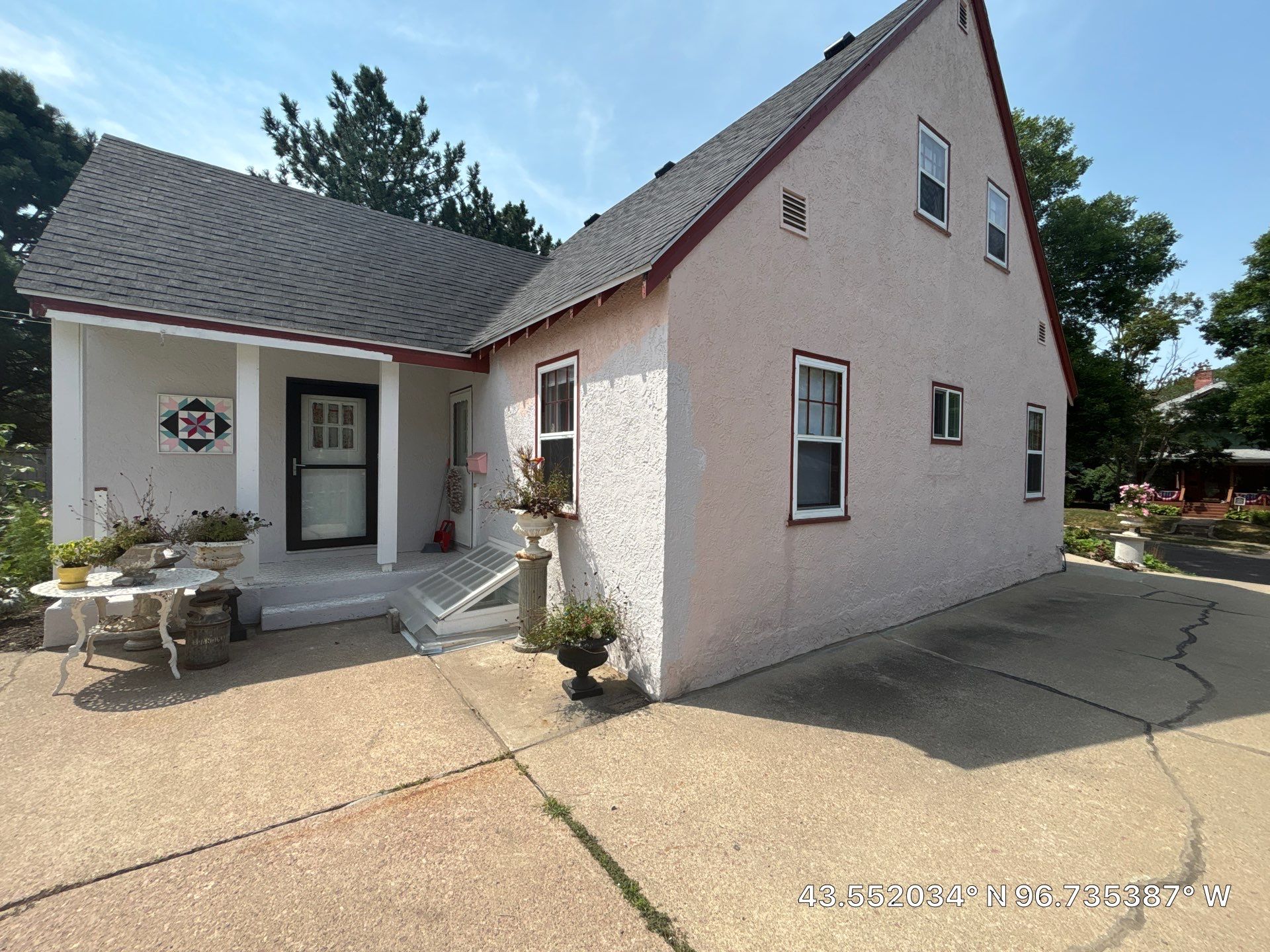 Exterior Stucco Painting and Trim Refresh in Sioux Falls by Select Painting, Coatings & Garage Cabinets