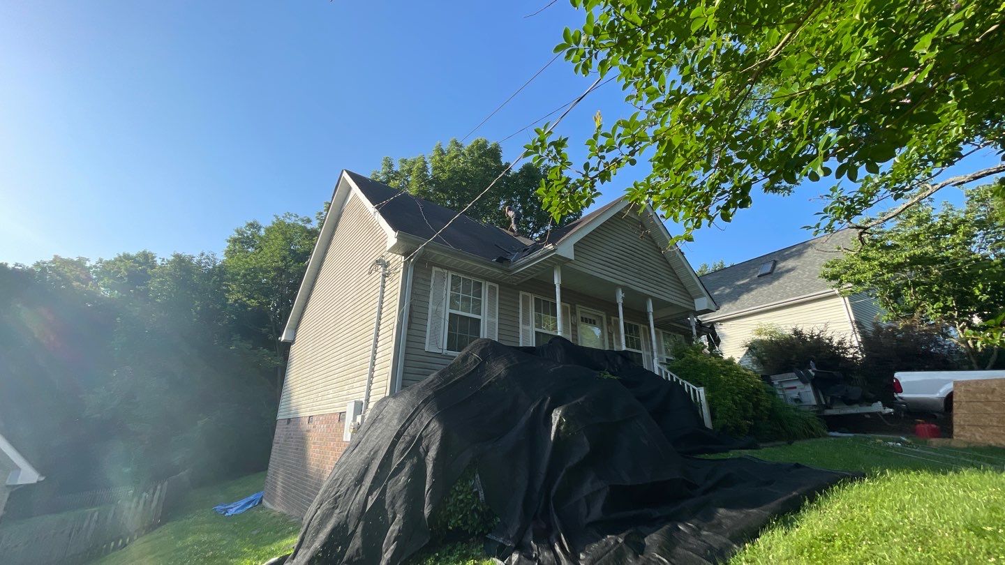 Residential Roofing Installation using Owens Corning Oakridge Roofing System by Undersun Roofing 