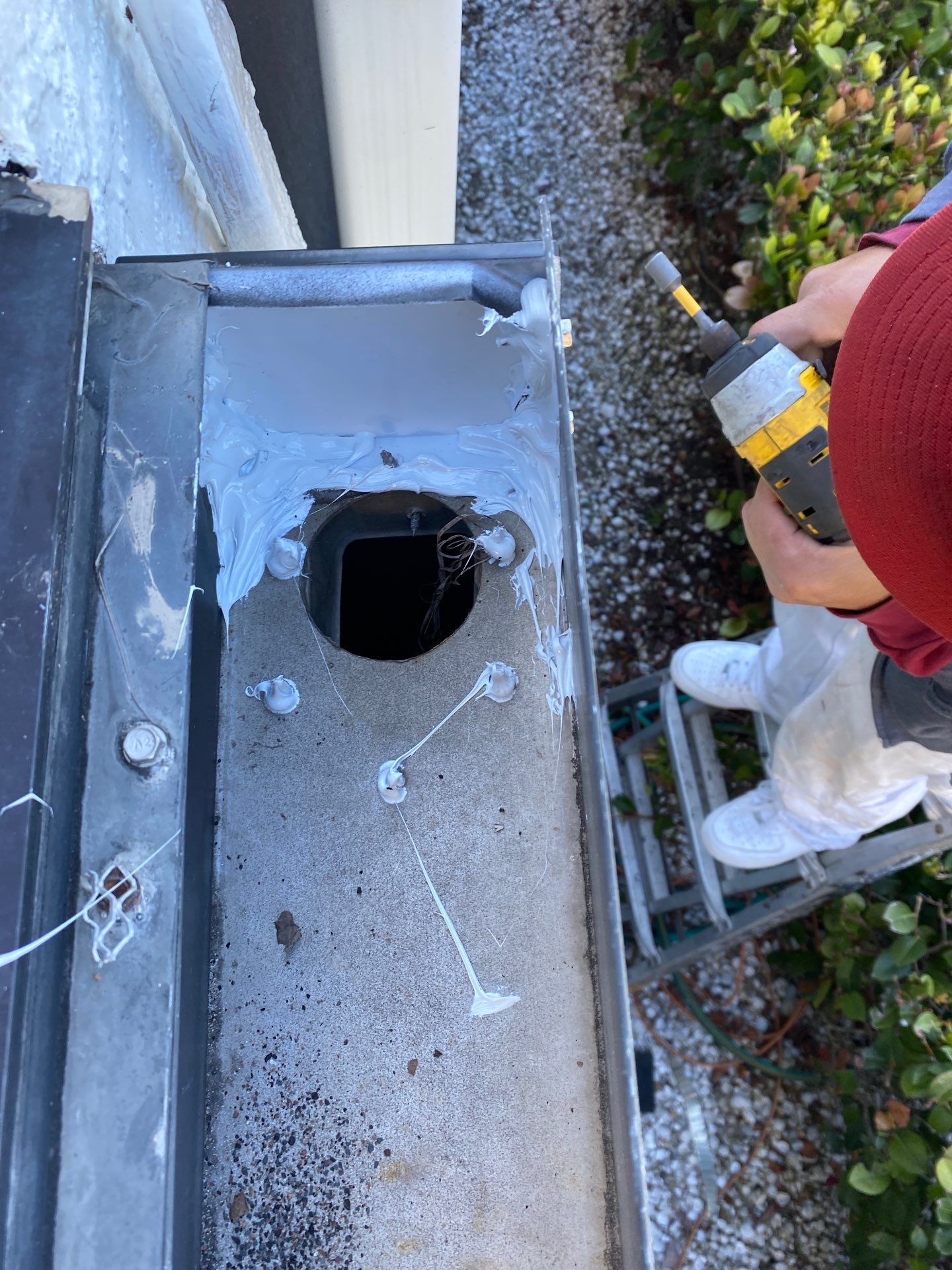 Gutter cleaning all buildings are the same for 6 units in Fort Myers FL by Gutter Professors