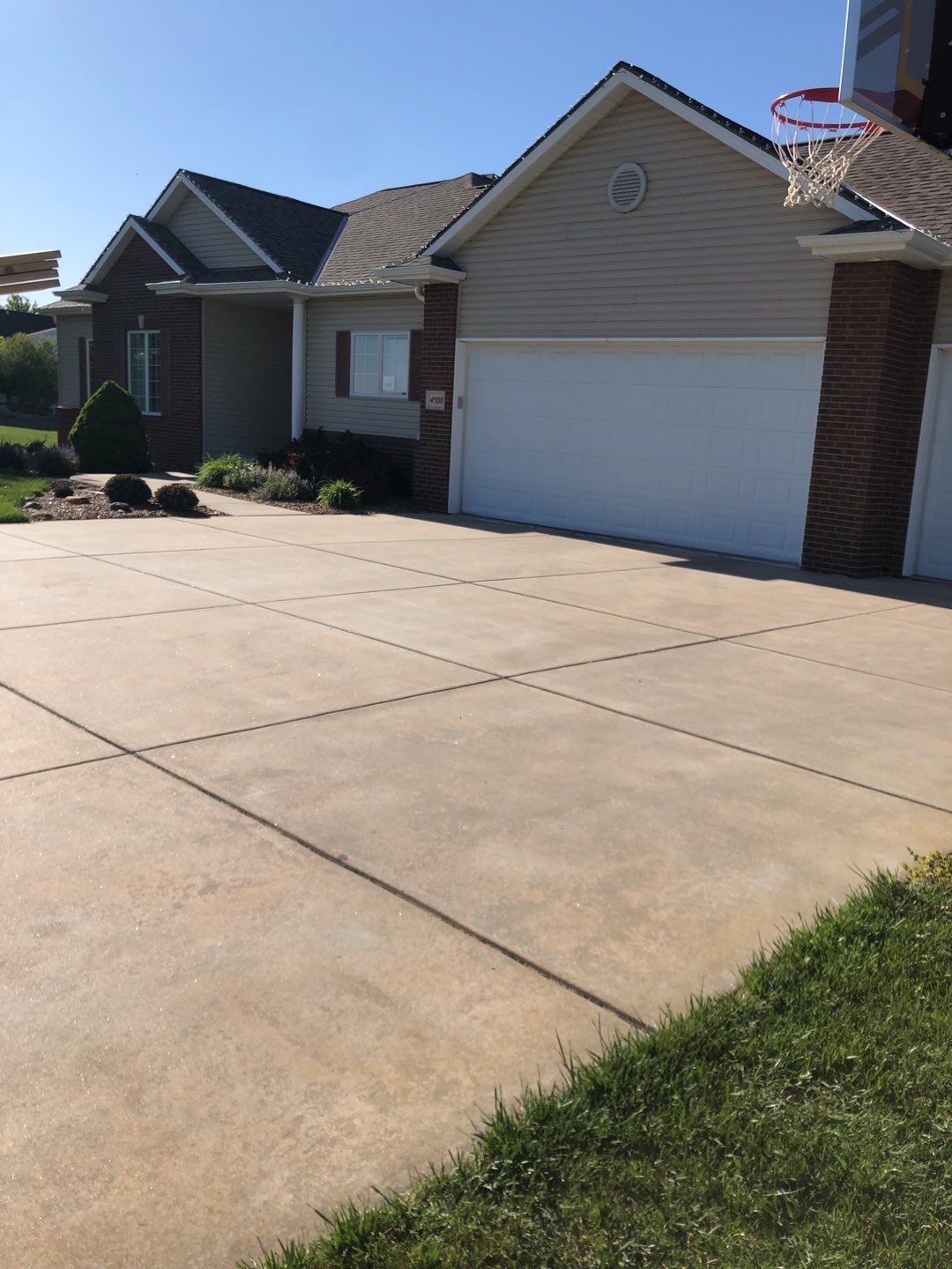 Residential Re-Roof using Landmark Shingles by White Castle Roofing