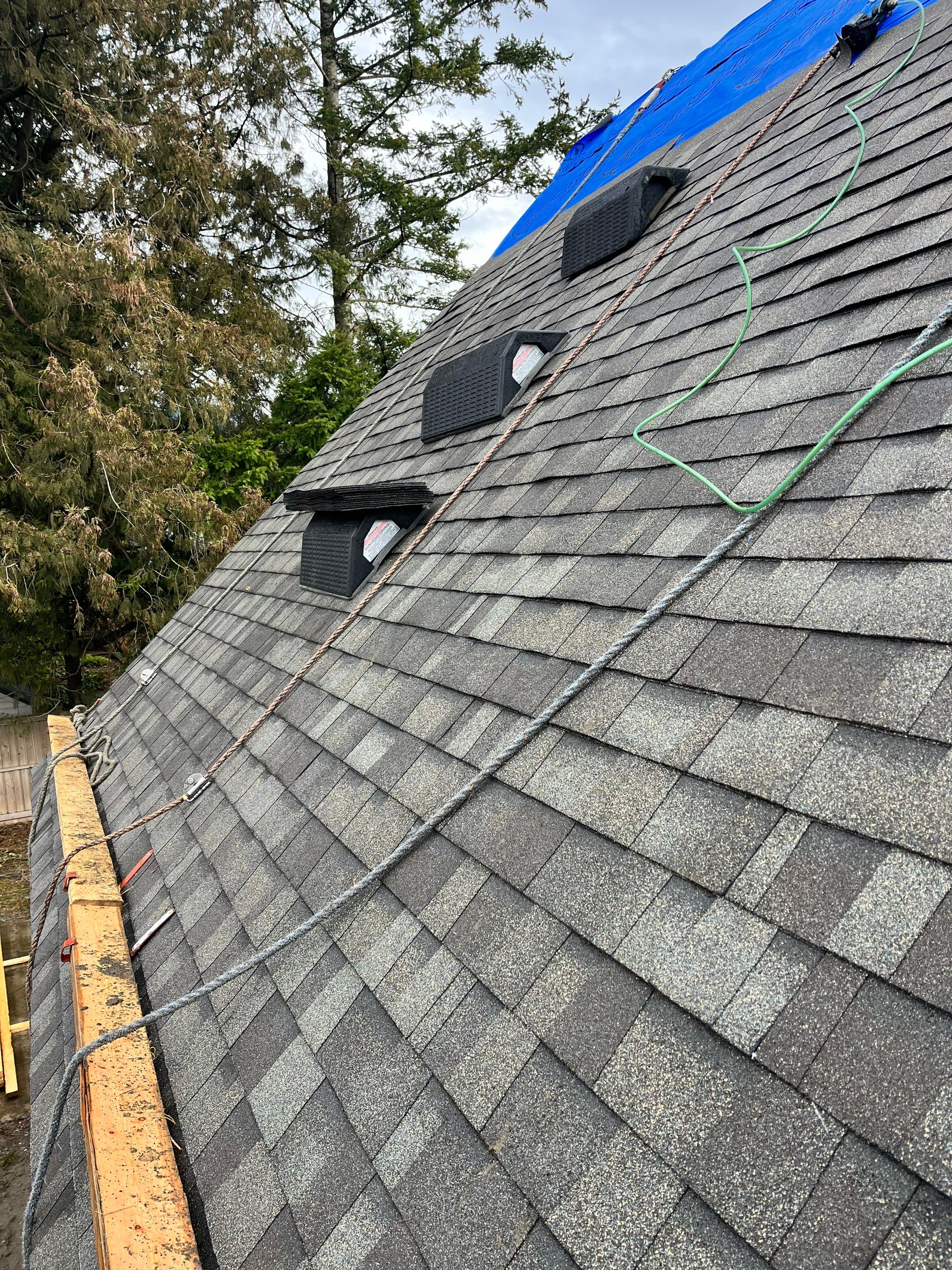 Residential Roofing Installation using OC Oakridge shingles by Top Notch Roofing Inc