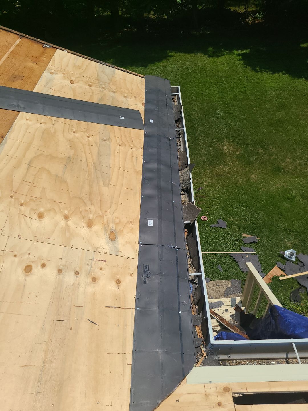 Arlington: Roof Replacement with CertainTeed Landmark Pro in Max Def Georgetown Gray by RM Banning, Inc.