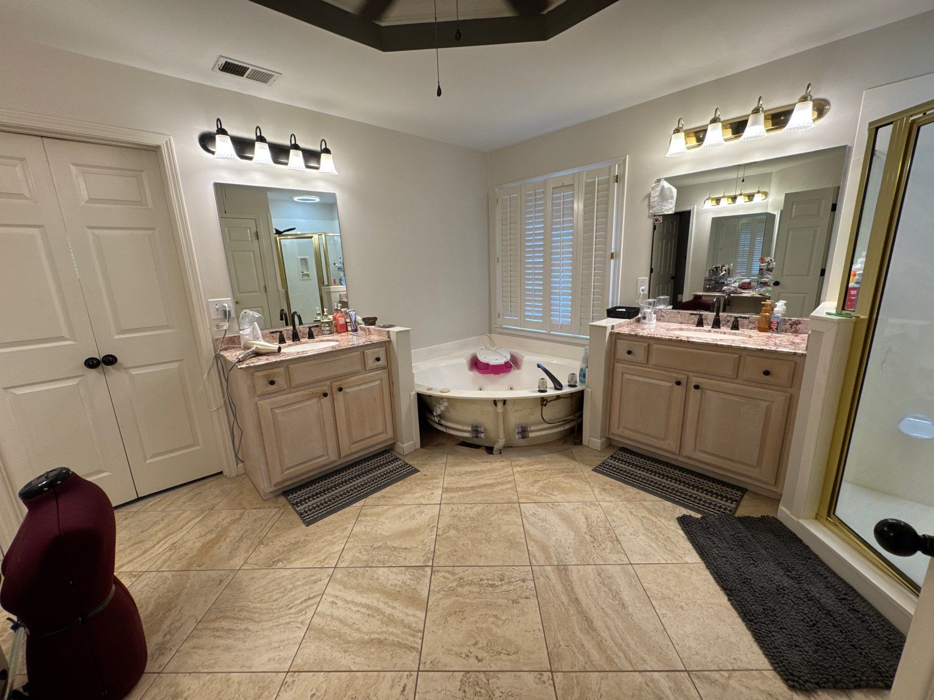 Master bathroom renovation by Prudencio