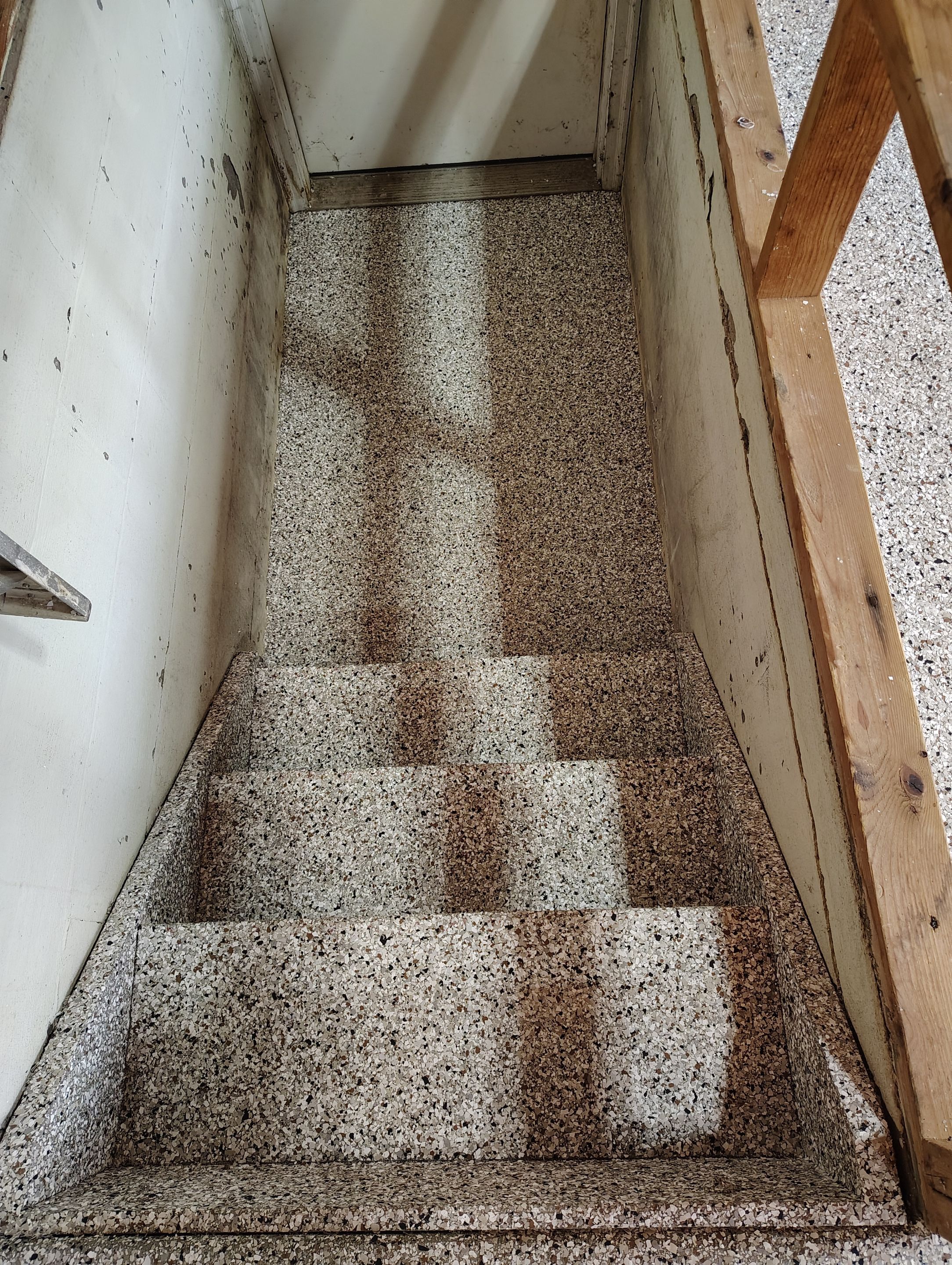 Sioux Falls Garage Epoxy Floor Installation and Concrete Crack Repair by Select Painting, Coatings & Garage Cabinets