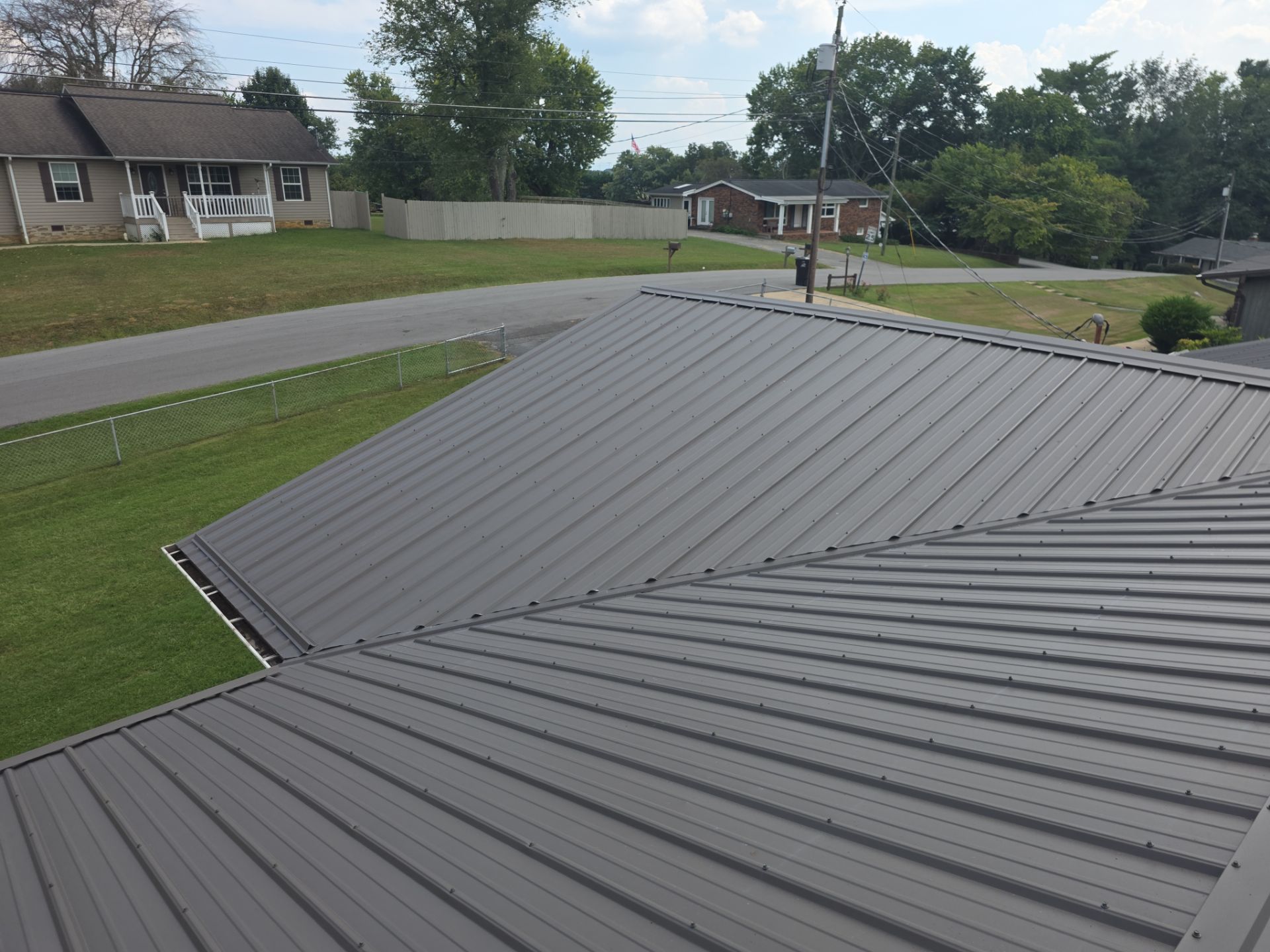 Morrison Residence - Piney Flats by Omnia Roofing