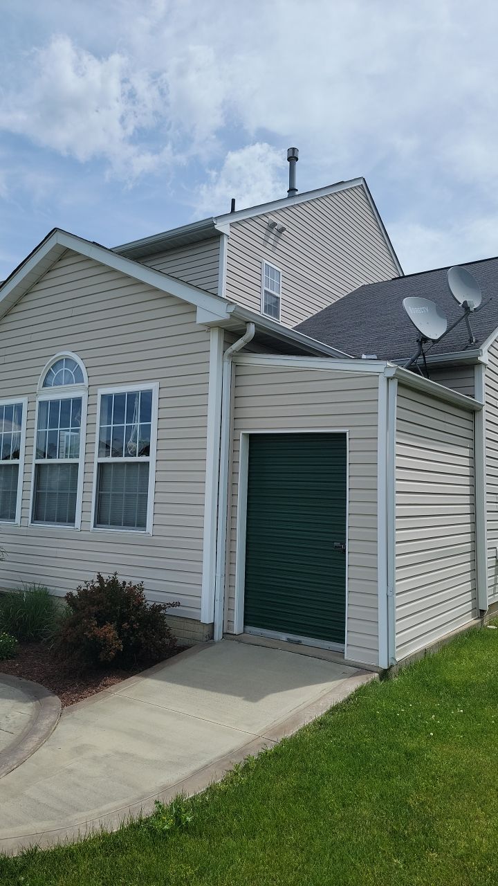 Brand: Atlas Pinnacle Color: Pristine Scotchgarde Copper Canyon Drip: White by Eagle Eye Roofing