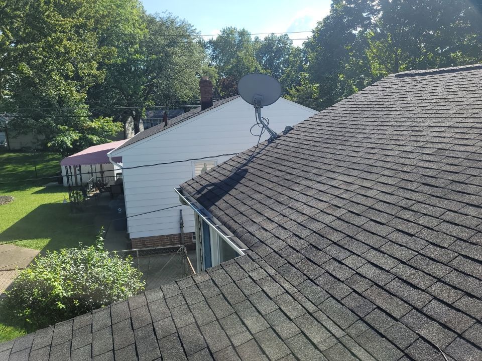 ATLAS PINNACLE COLOR: PRISTINE BLACK SHADOW DRIP EDGE: WHITE by Eagle Eye Roofing