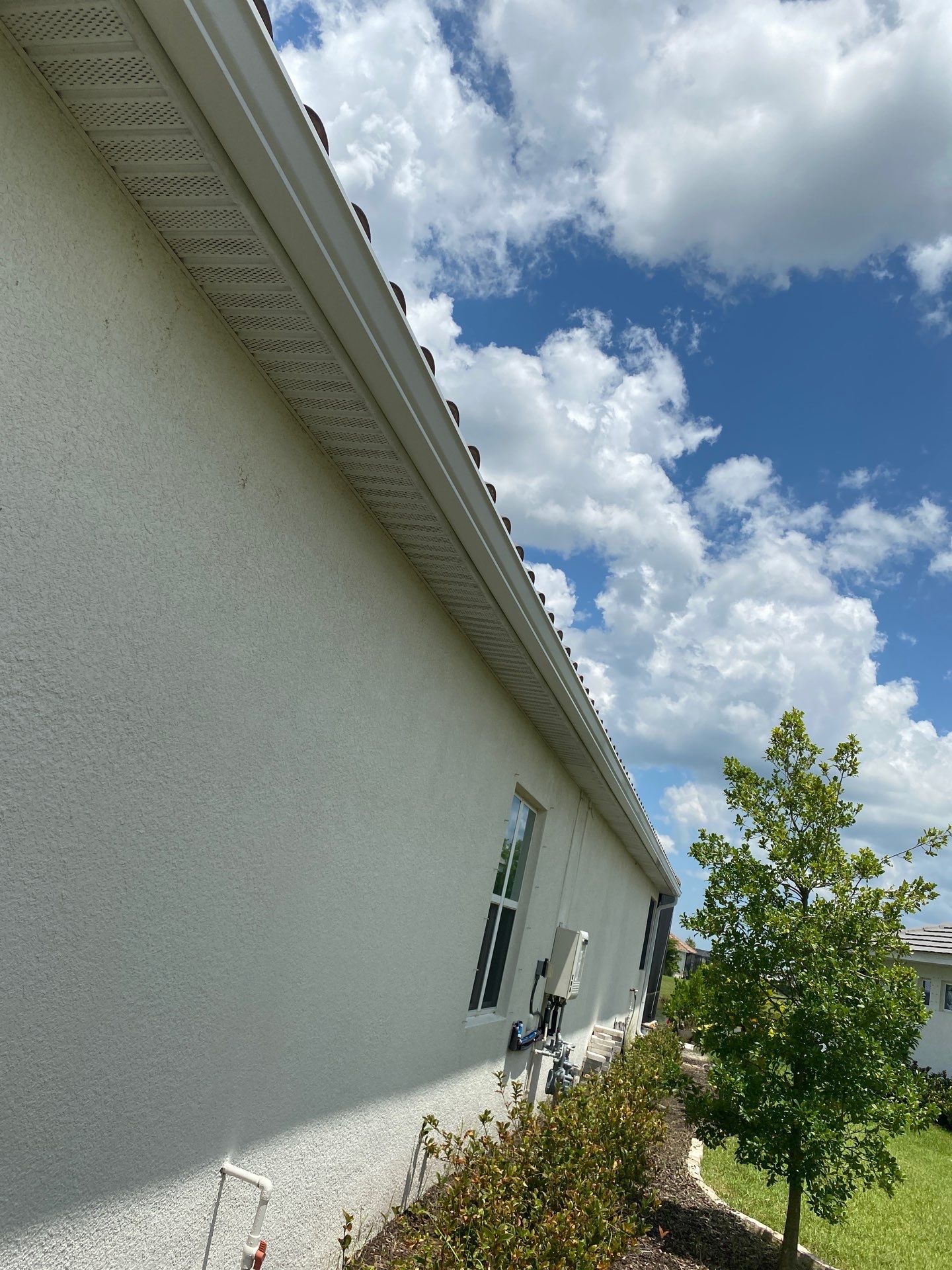 White K Style Seamless Gutters using 6 Inch Seamless Gutters in Sarasota FL by Gutter Professors