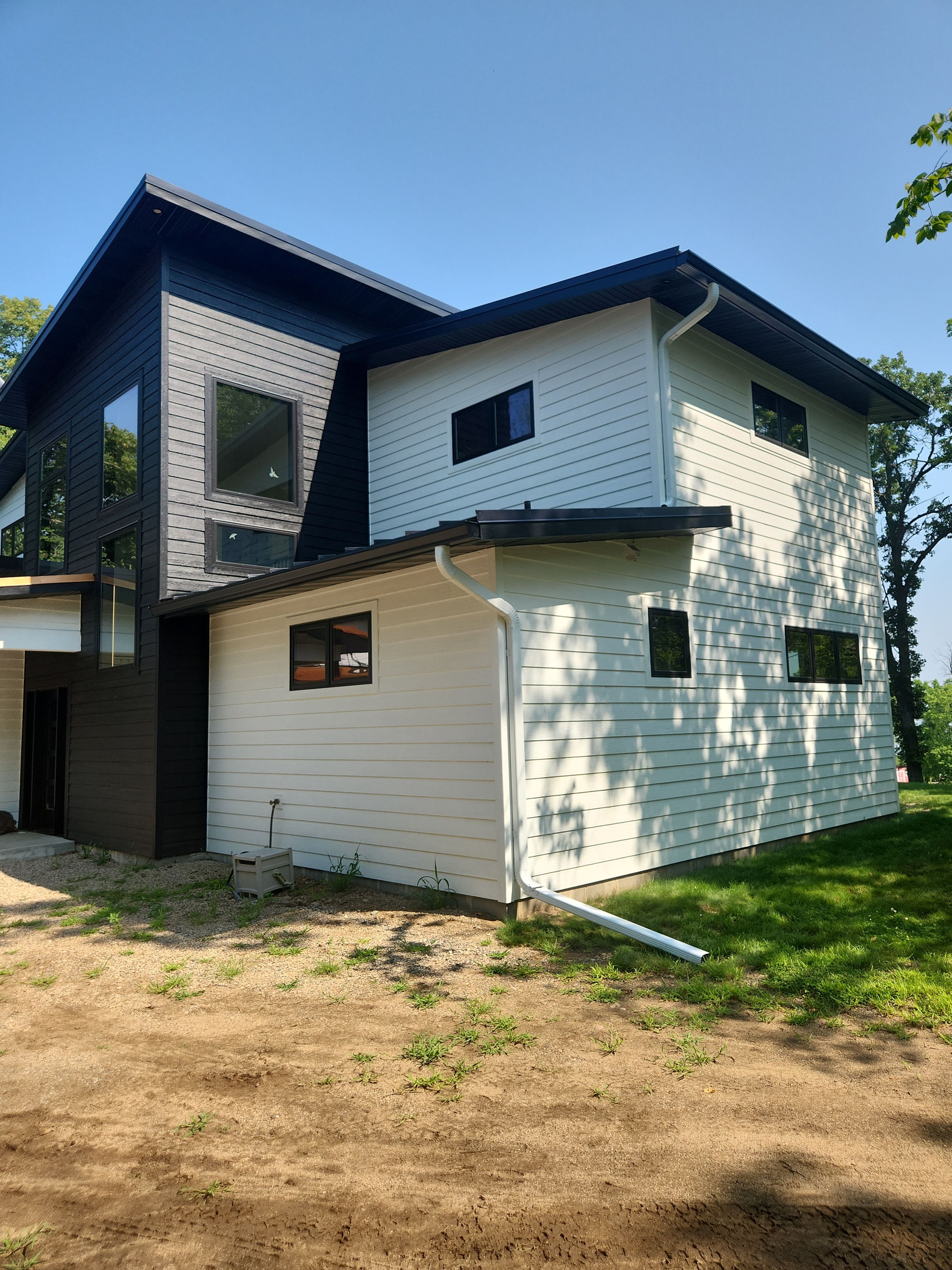 6" K StyleGutters with Black Screen – South Haven, MN by Next Level Seamless Gutters / Exteriors Inc.