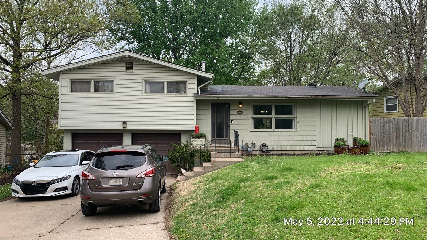 White Craneboard Siding and Heartland Window Installation in Parkville by EEC Windows, Siding & Roofing