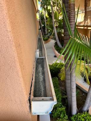 HOA Gutter Cleaning South Mentor Ave Pasadena