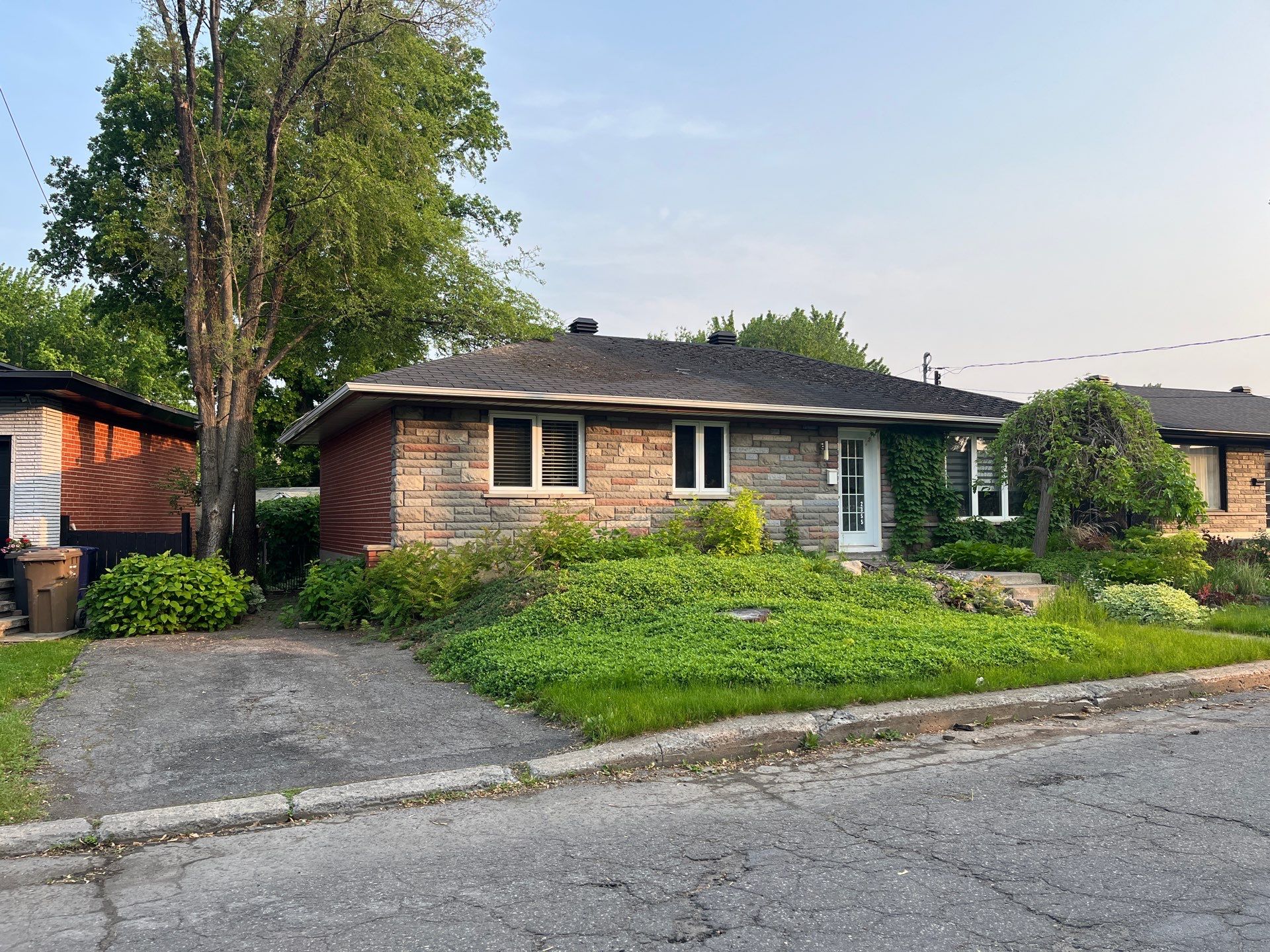 Rue Oran, Laval by Toitures Hach inc.