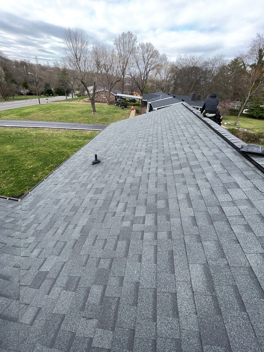 Residential Roofing Installation using Owens Corning Oakridge Roofing System by Undersun Roofing 