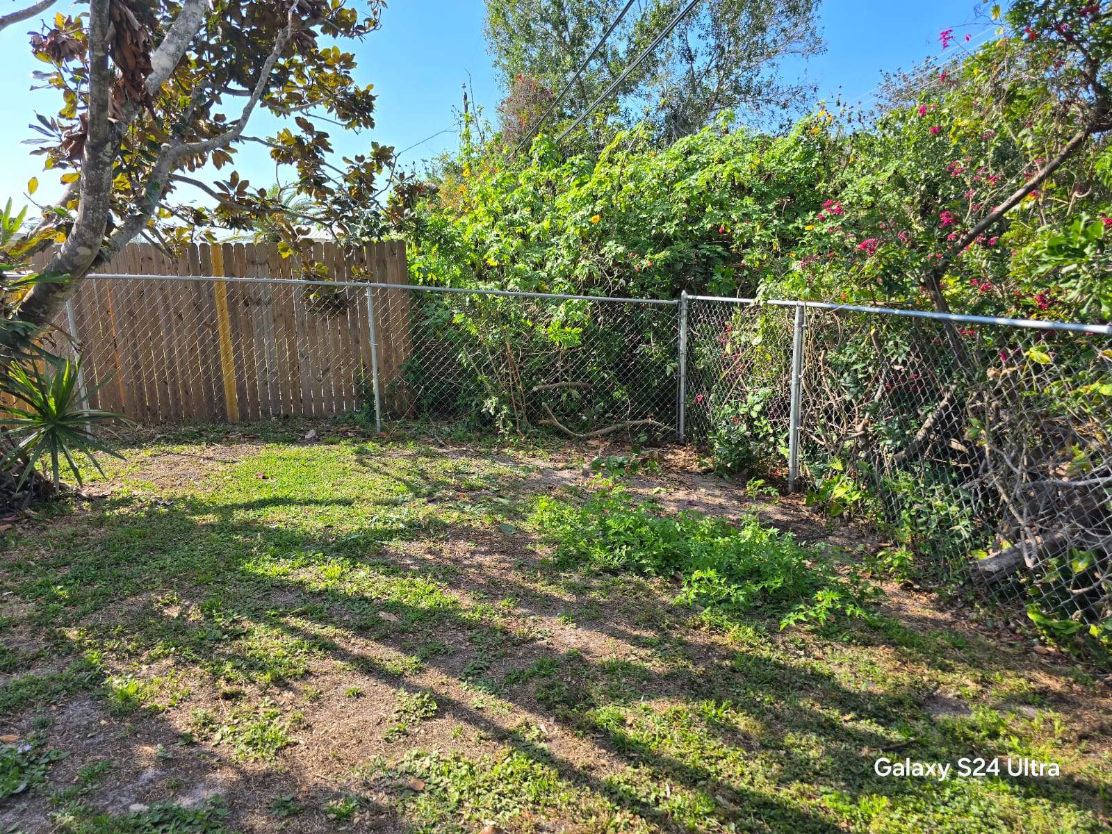 Vinyl and Chain Link Combo in Venice by True Fence LLC
