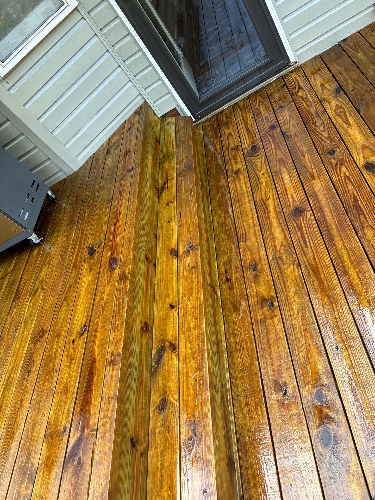 Wood Deck using Wood Sealant by DuraSeal