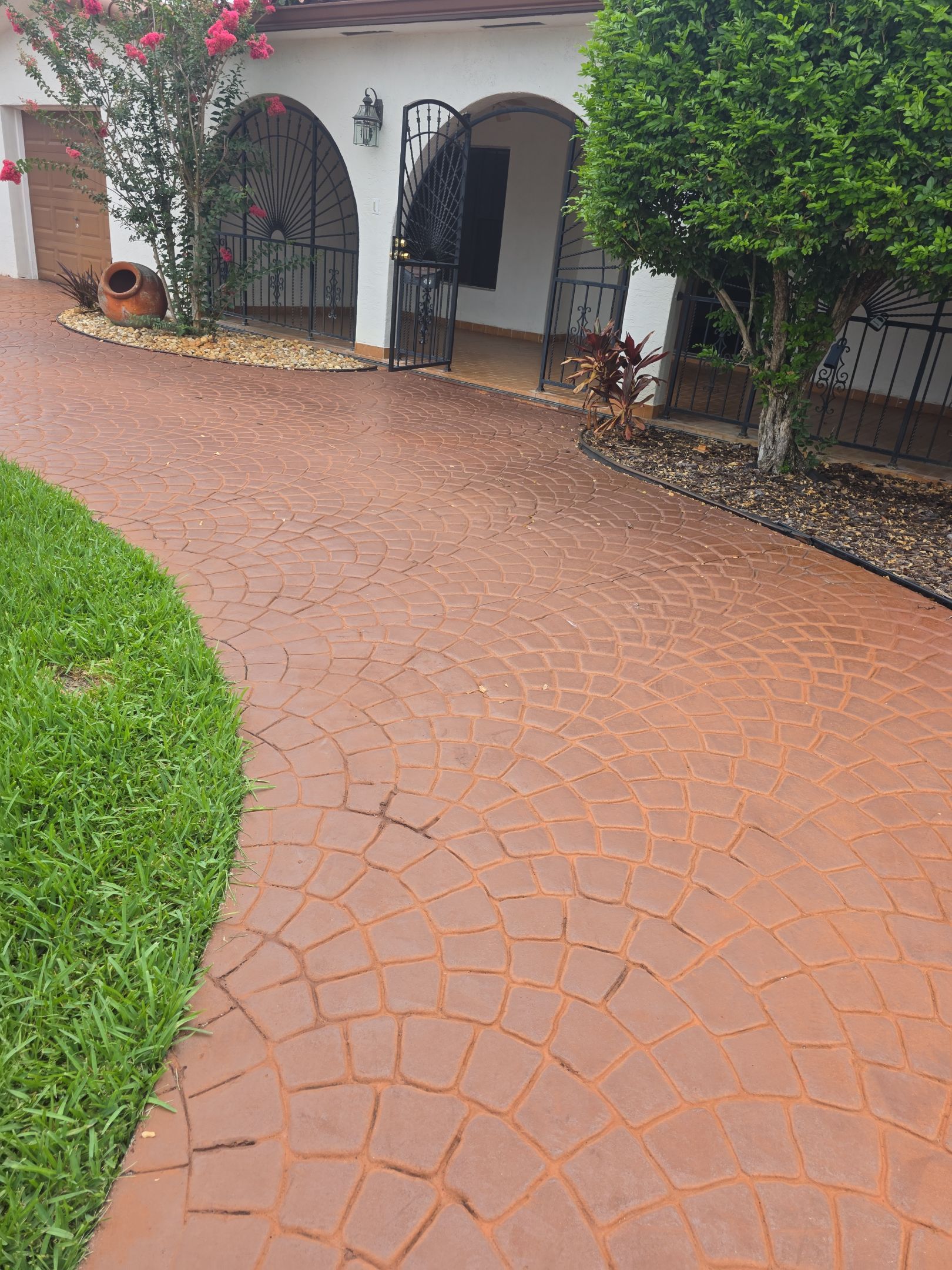 We  conducted an Inspection of this residential property to verify the condition and performance of the property. by Picos Construction Engineering