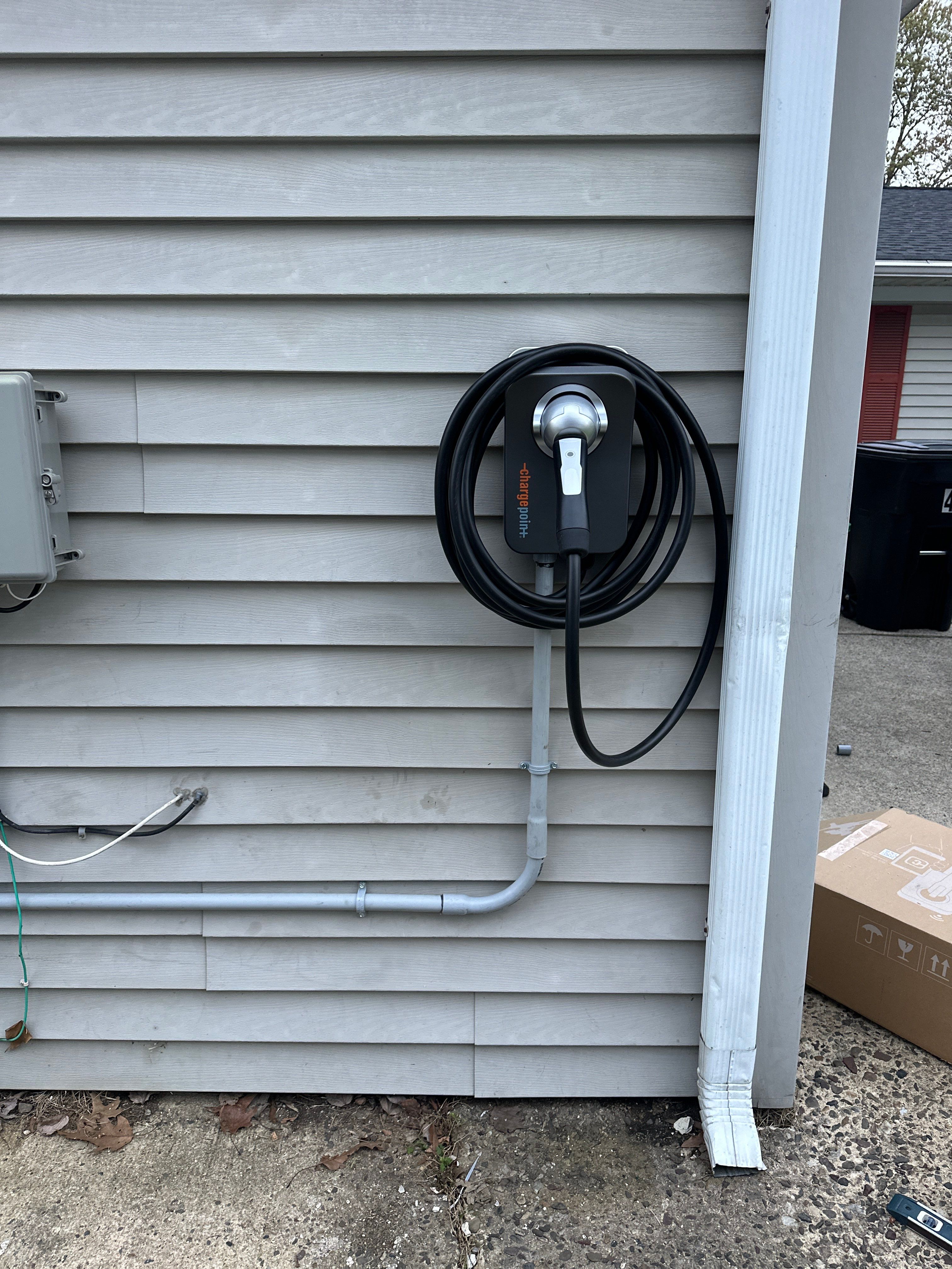 Commercial Laundry Room Outlet & Fluorescent Light Wiring by Spartan Home Pros
