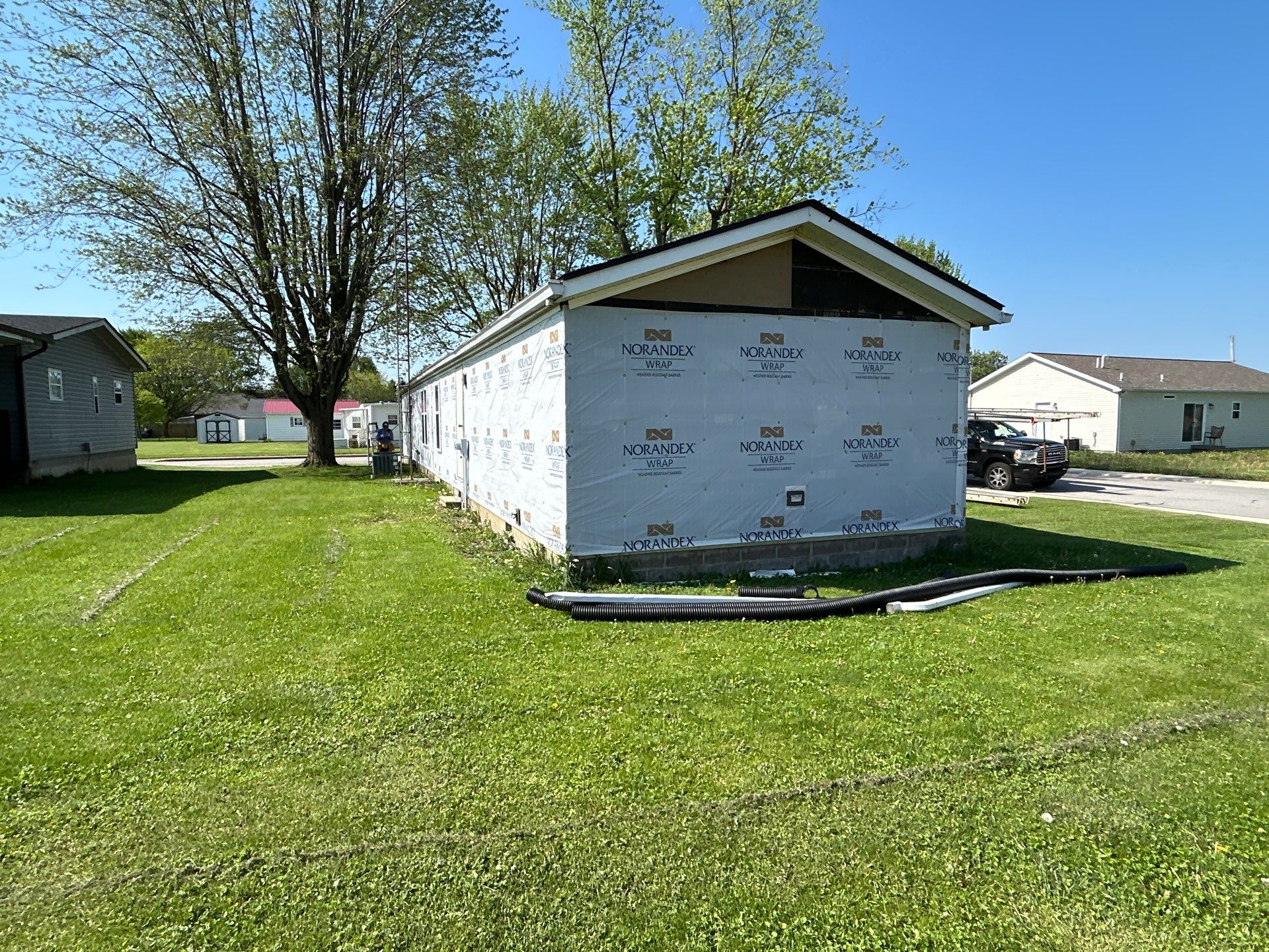 Roof and Siding Replacement using Norandex Cedar Knoll Graphite Siding and Owens Corning Durations in Onyx Black by WIW Enterprises Inc
