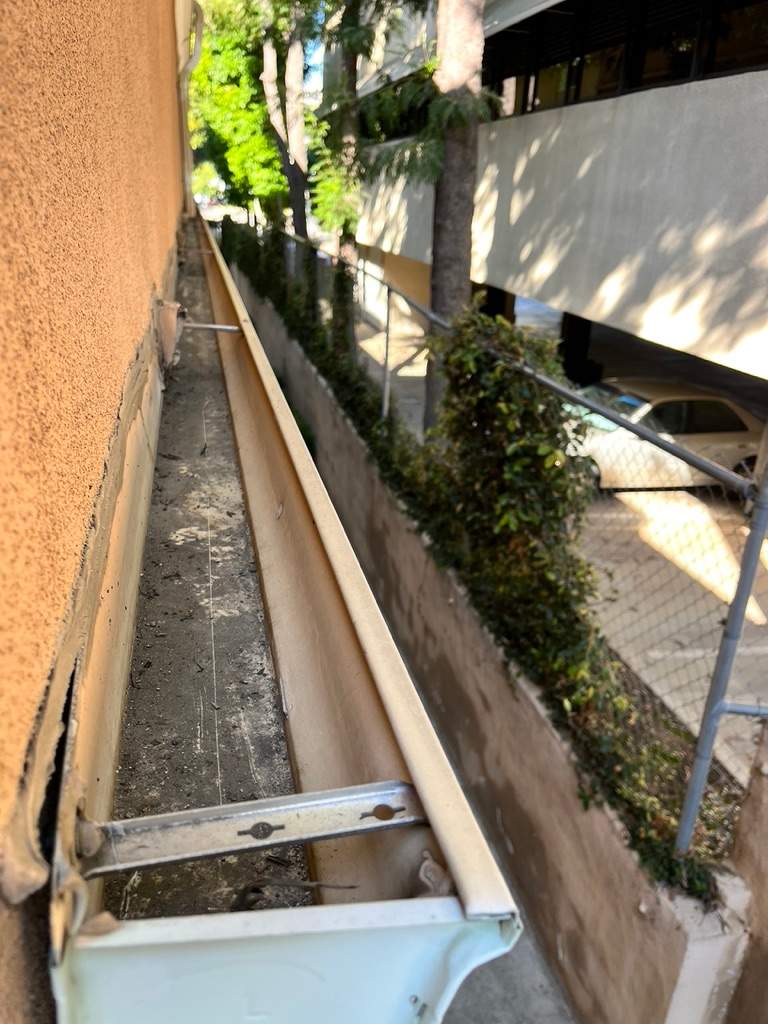 HOA Gutter Cleaning South Mentor Ave Pasadena by Palm Coast Solar Cleaning