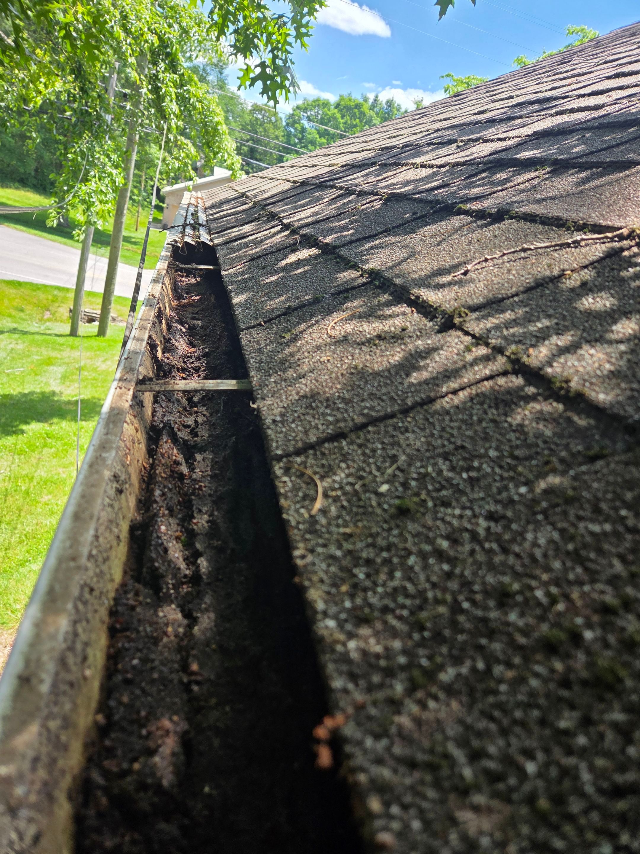 Comprehensive Gutter Cleaning and Pressure Washing Service in Crossville, TN by Affordable Pros