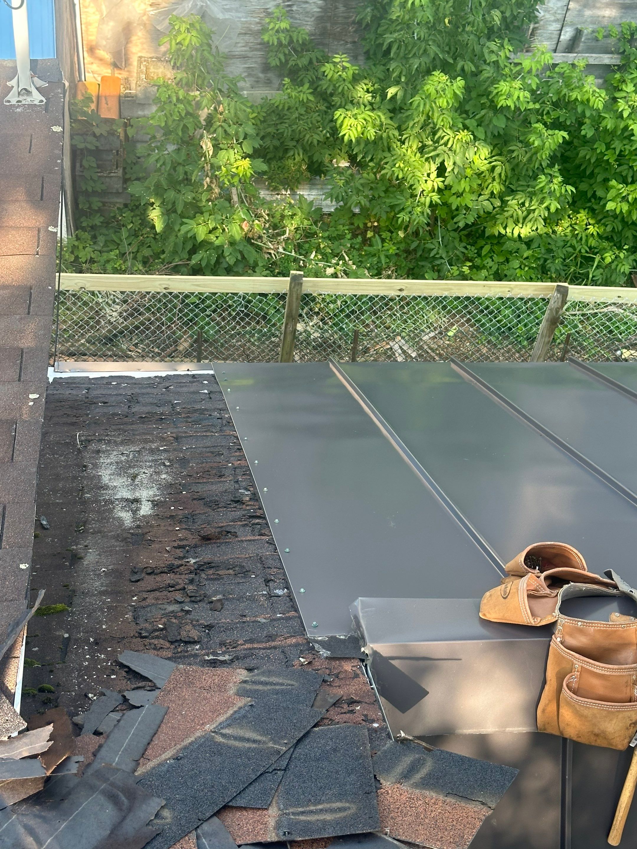 π‘ Another happy homeowner in Claremont, NH! πͺ by Tall pine roofing