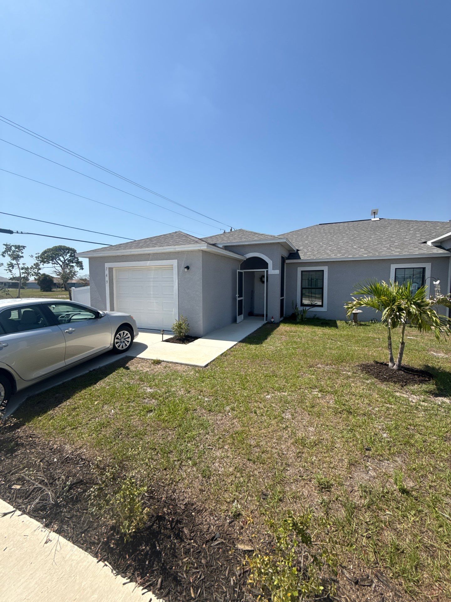 Seamless Aluminum Gutter Installation using K-Style Seamless Gutters in Cape Coral FL by Gutter Professors