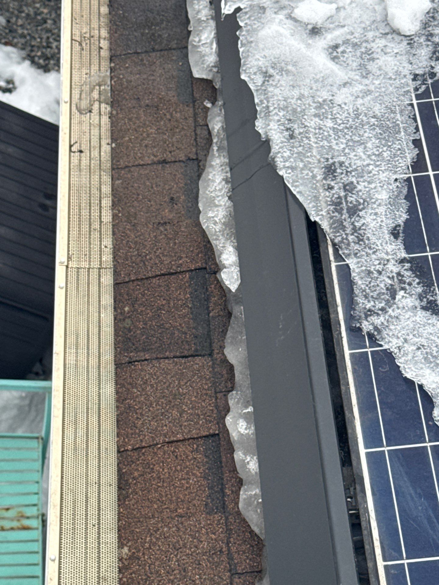 Ice Dam Removal & Snow Removal in Woburn, MA by Mighty Dog Roofing of Greater Middlesex County