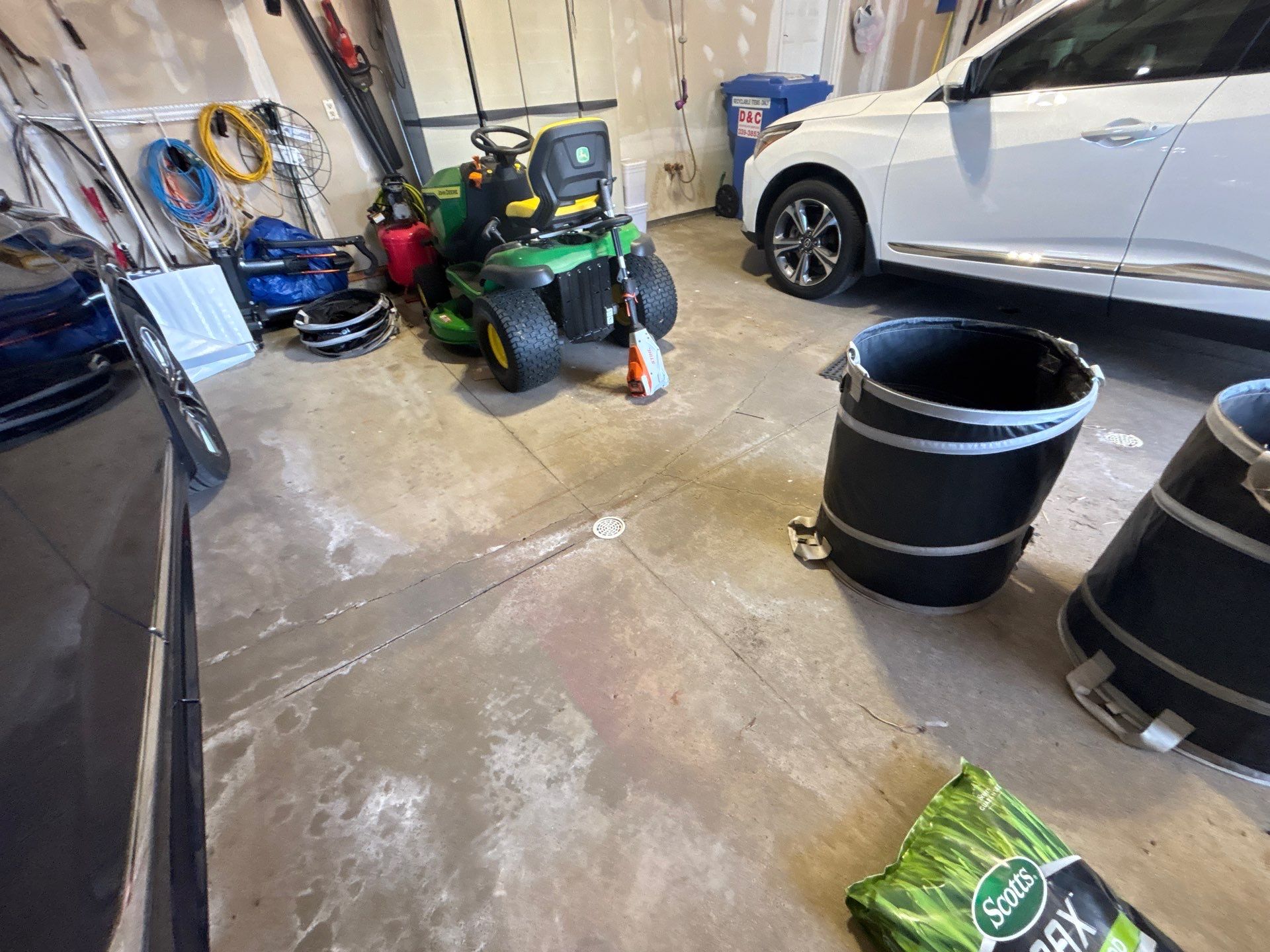 Sioux Falls Garage Concrete Repair and Epoxy Flake Floor Coating by Select Painting, Coatings & Garage Cabinets