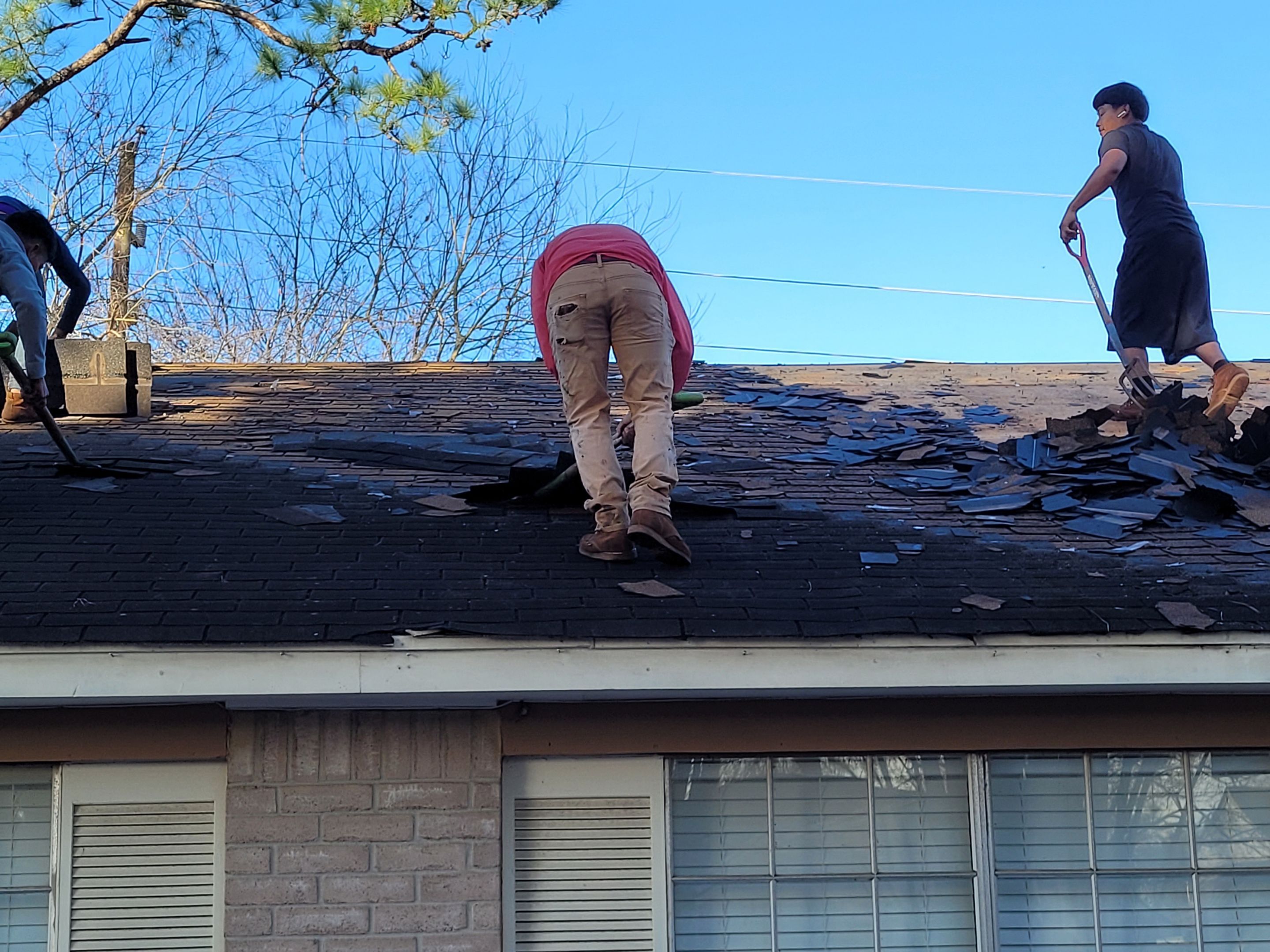 SureStart PLUS 4-STAR Warranty Fully covers materials, labor, tear-off and disposal expenses in years 1-50. by Roof Concepts Construction