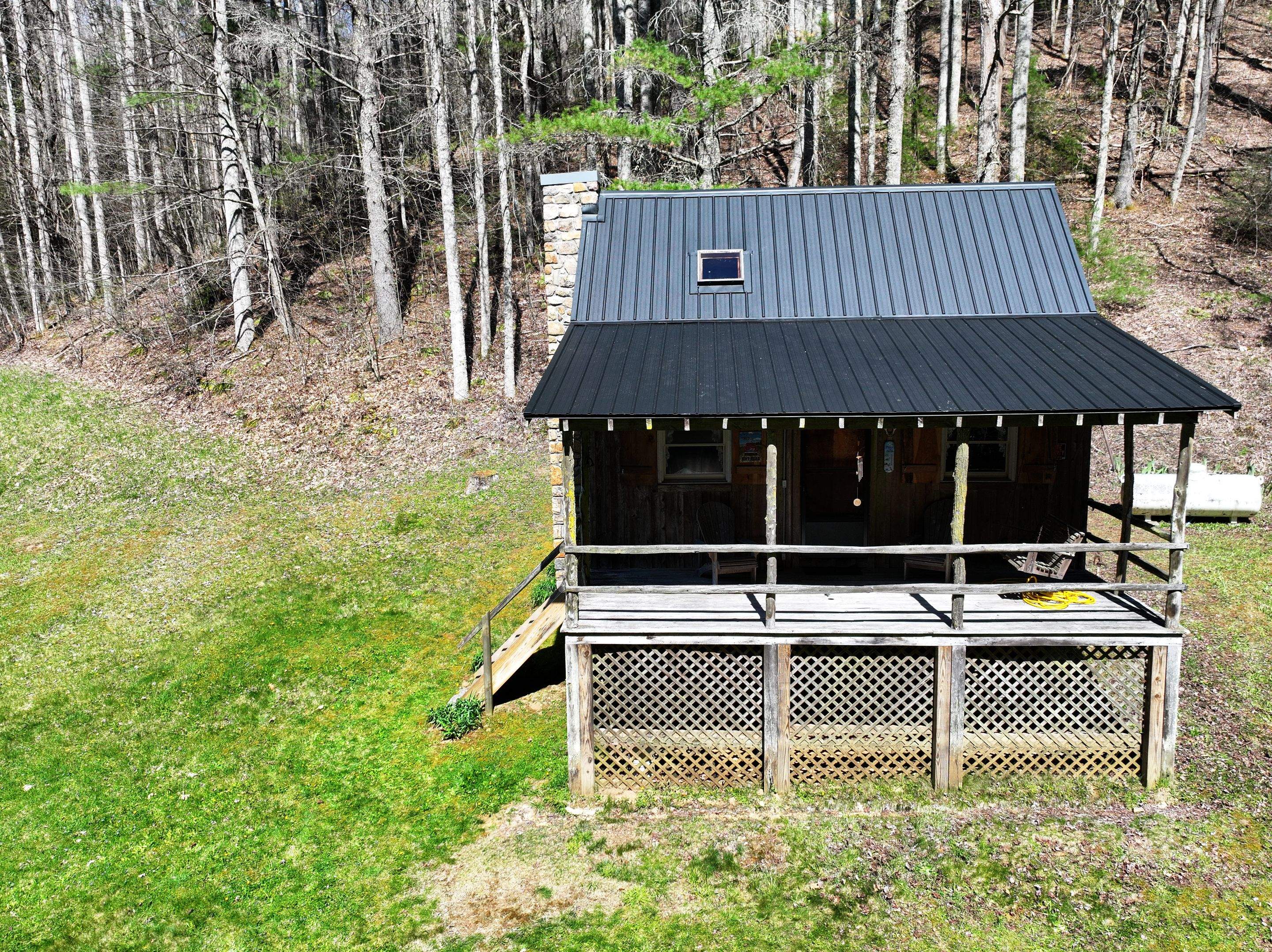 Sluder Cabin by Omnia Roofing
