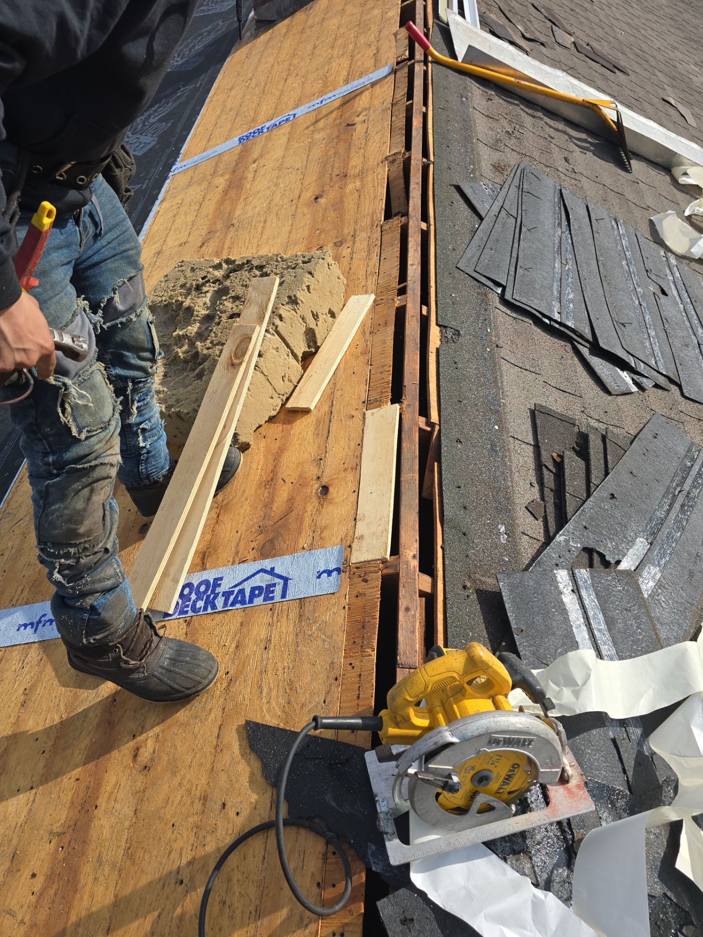 Residential Roofing Installation using Owens Corning Duration Driftwood Siding Installation Using Cedar Impressions Pacific Blue by A Plus Exterior