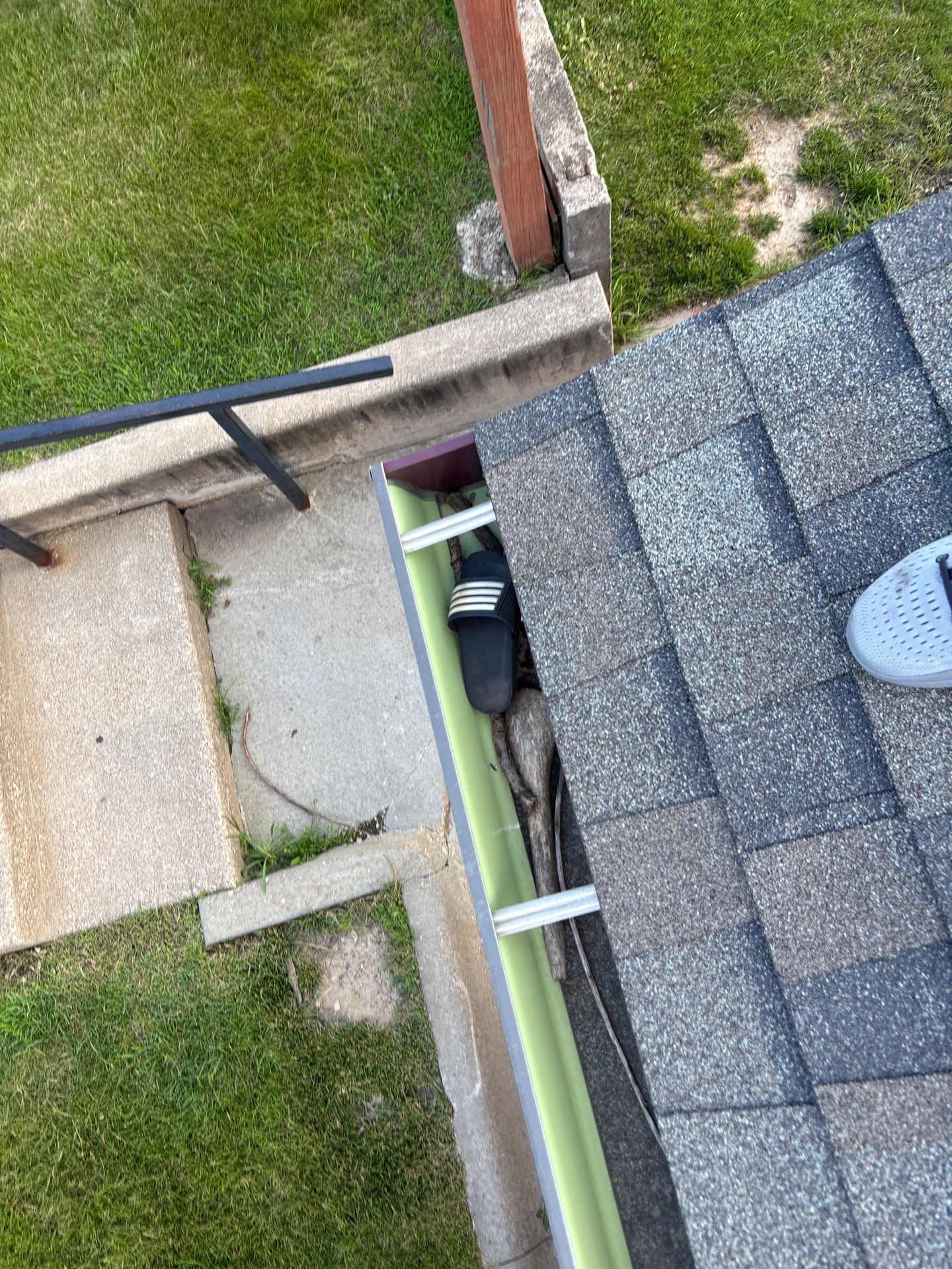 HOA gutter cleaning before
