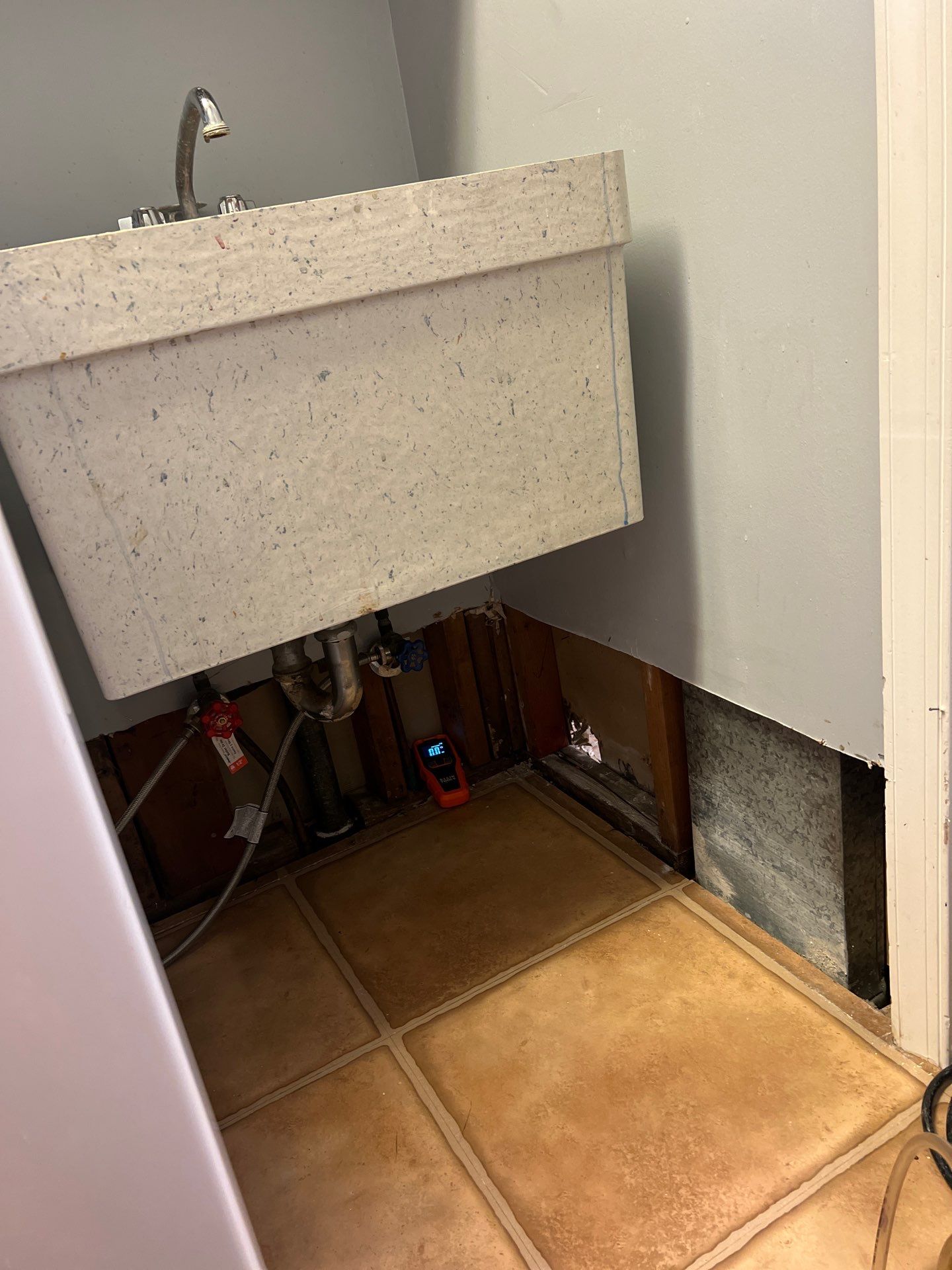Emergency Water Mitigation & Structural Cavity Drying in Wilmington by Right On Time Restoration