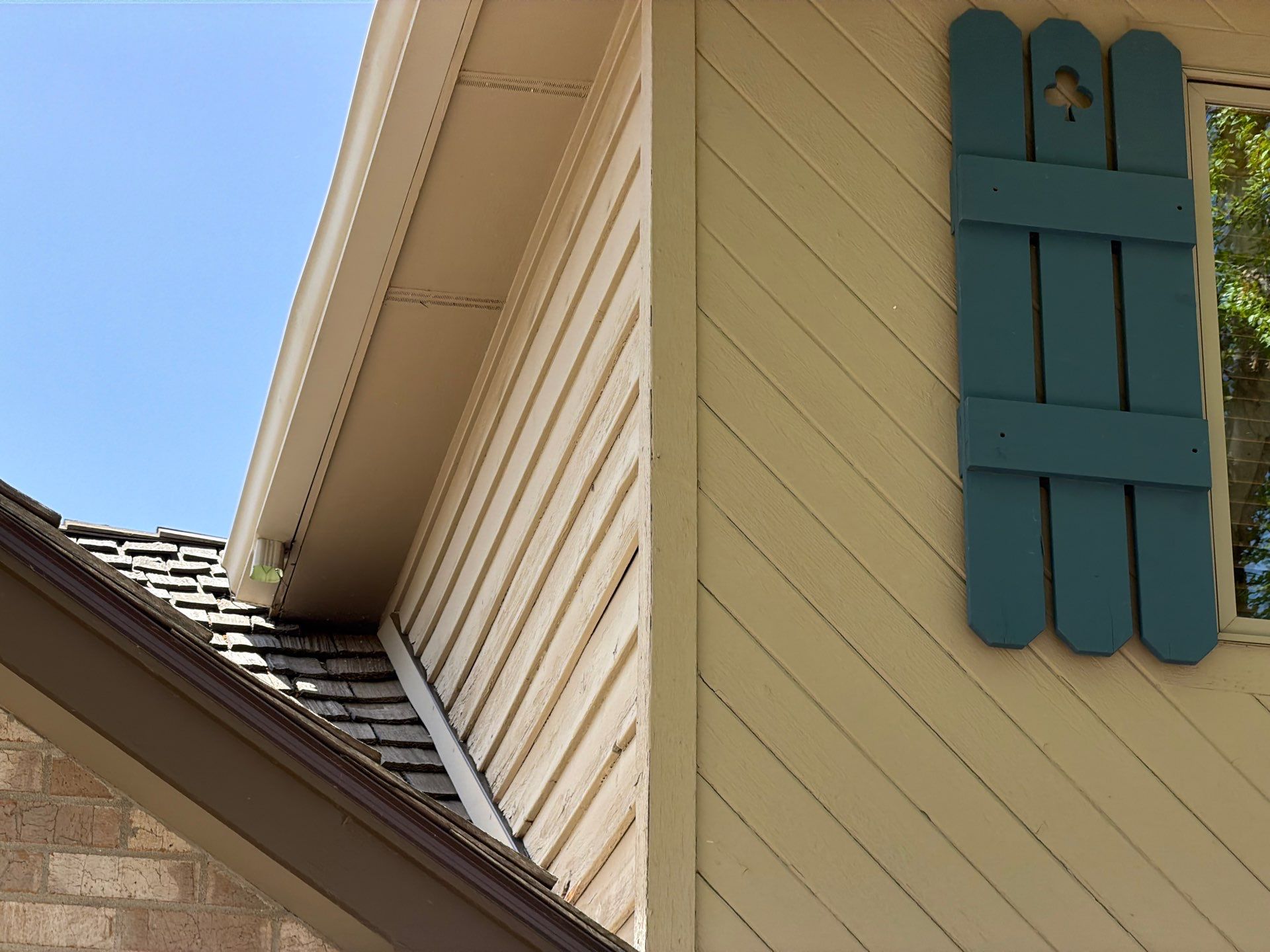 Residential Siding Replacement and Wood Rot Repair in Sioux Falls by Select Painting, Coatings & Garage Cabinets