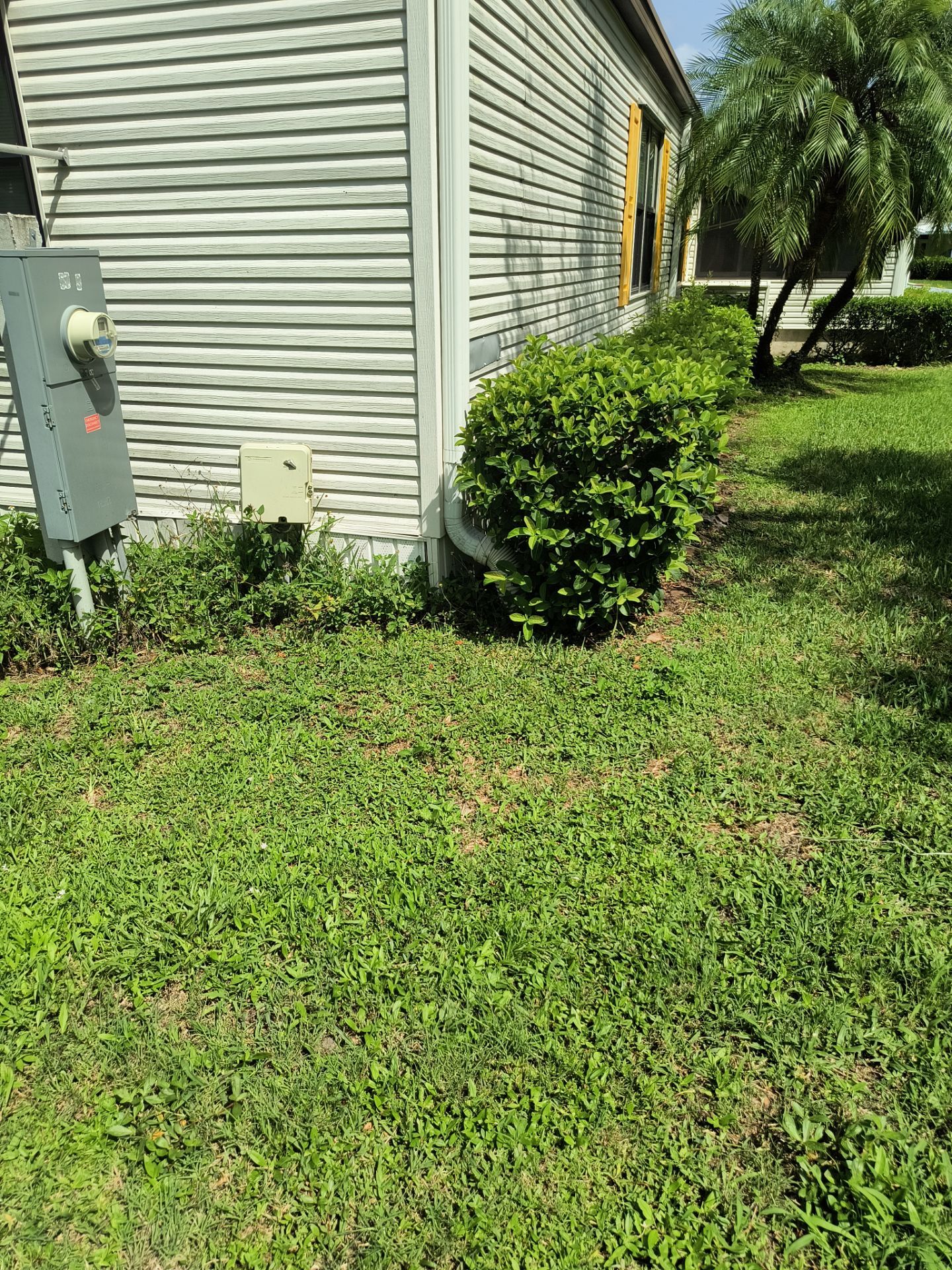 Aluminum Seamless Gutters using gutter cleaning in Sarasota FL by Gutter Professors