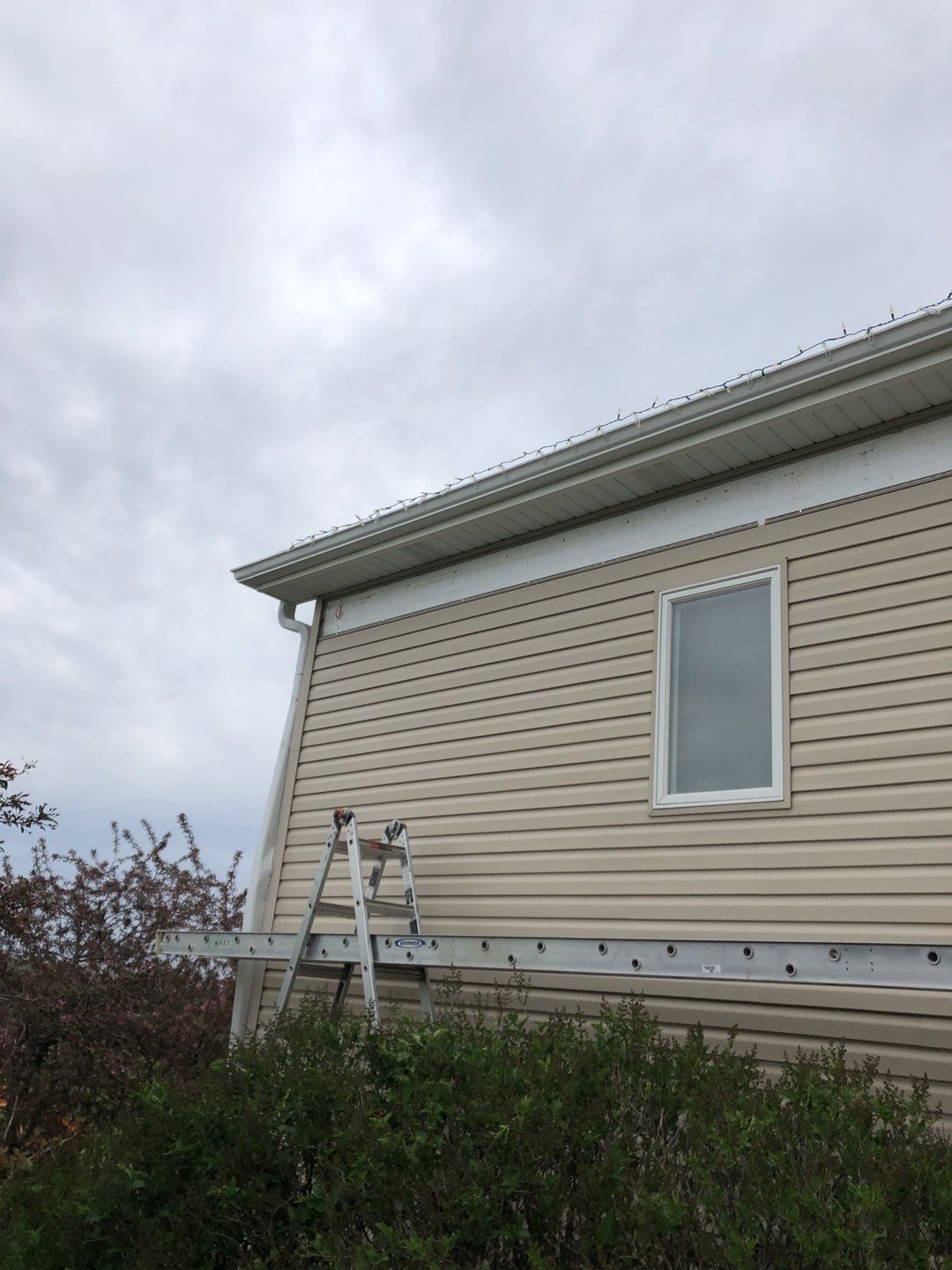 Residential Re-Roof using Landmark Shingles by White Castle Roofing
