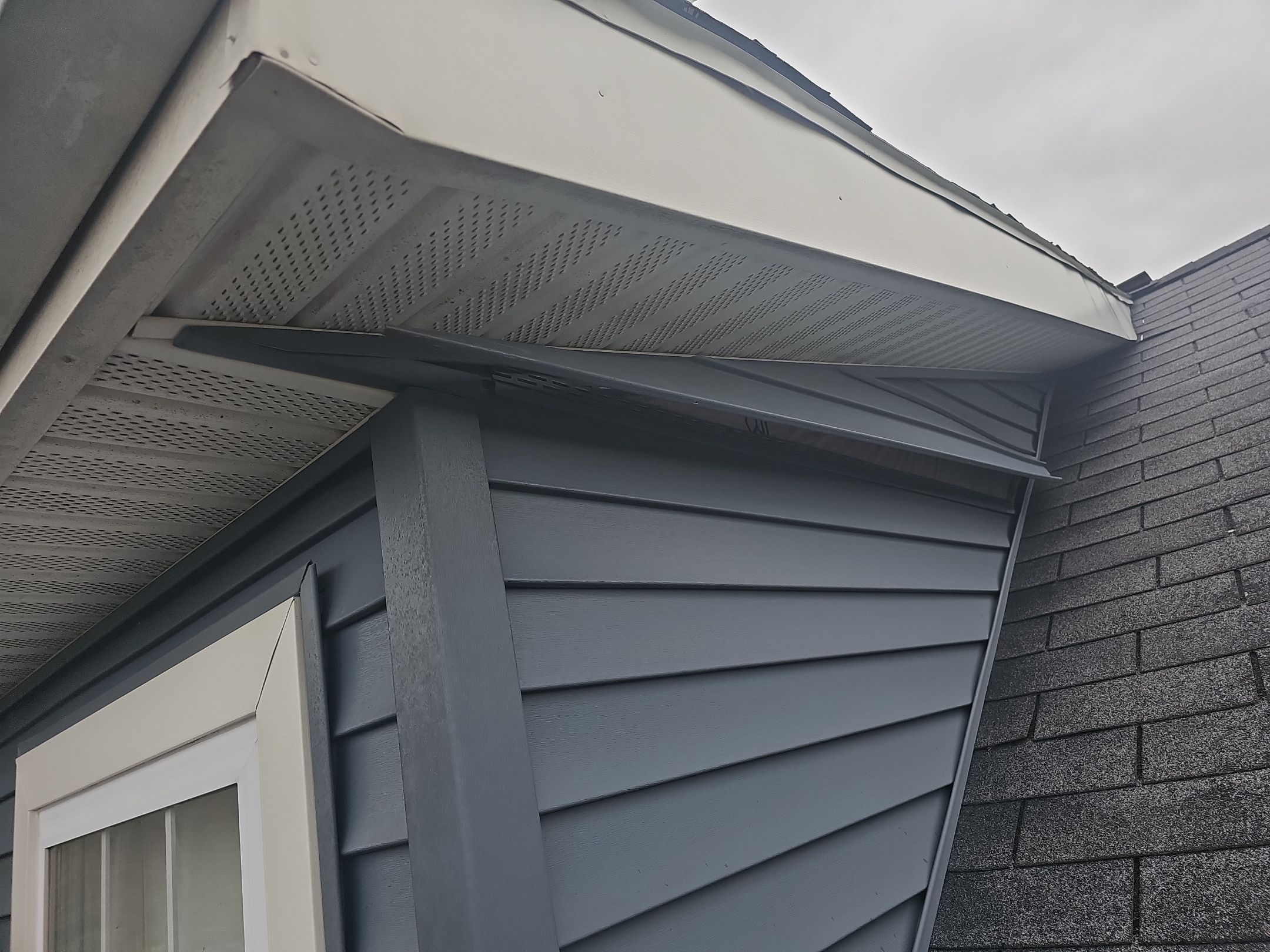ATLAS PINNACLE COLOR: BLACK SHADOW by Eagle Eye Roofing