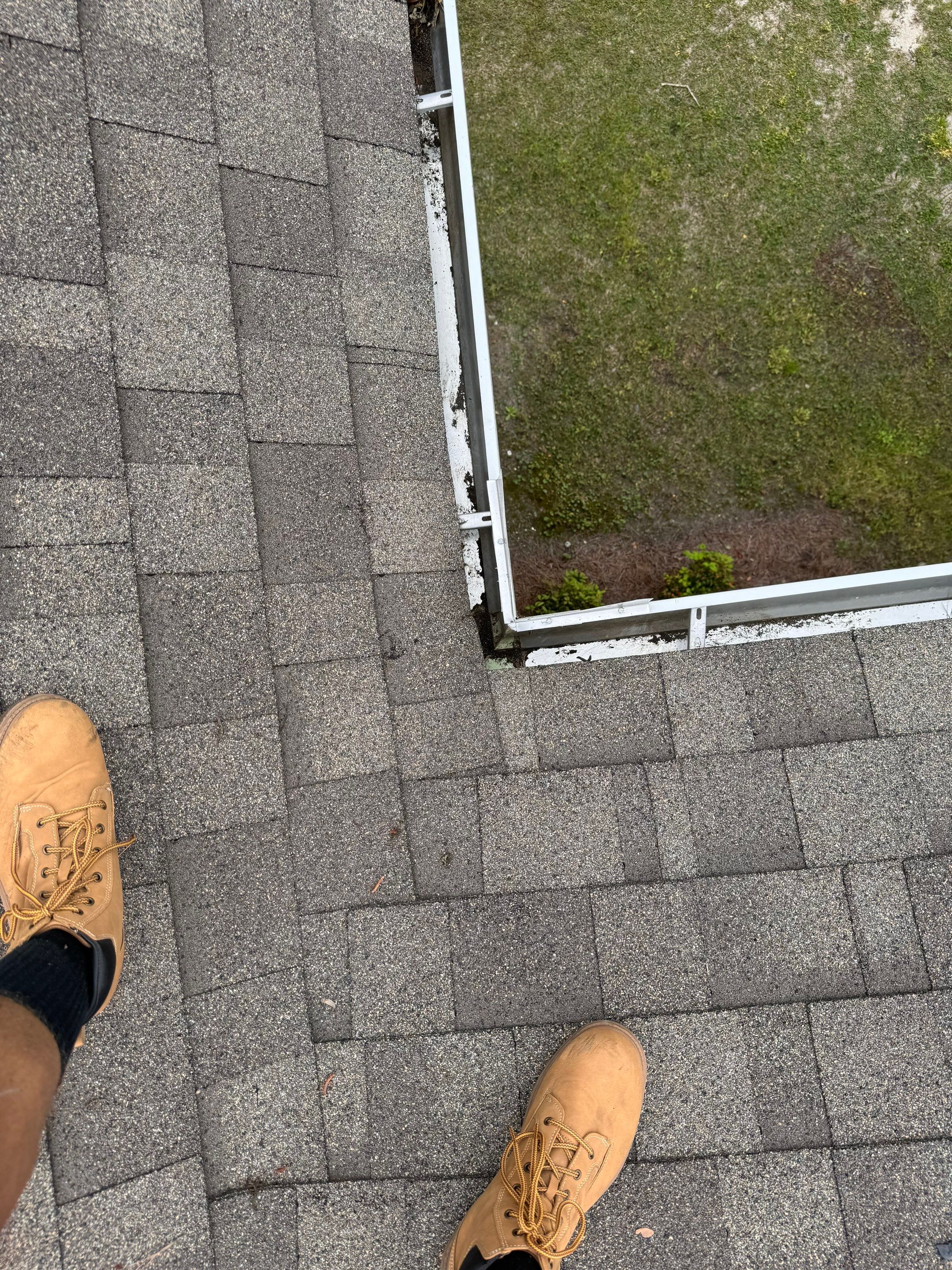 Commercial gutter cleaning Georgia after photo with clean gutters