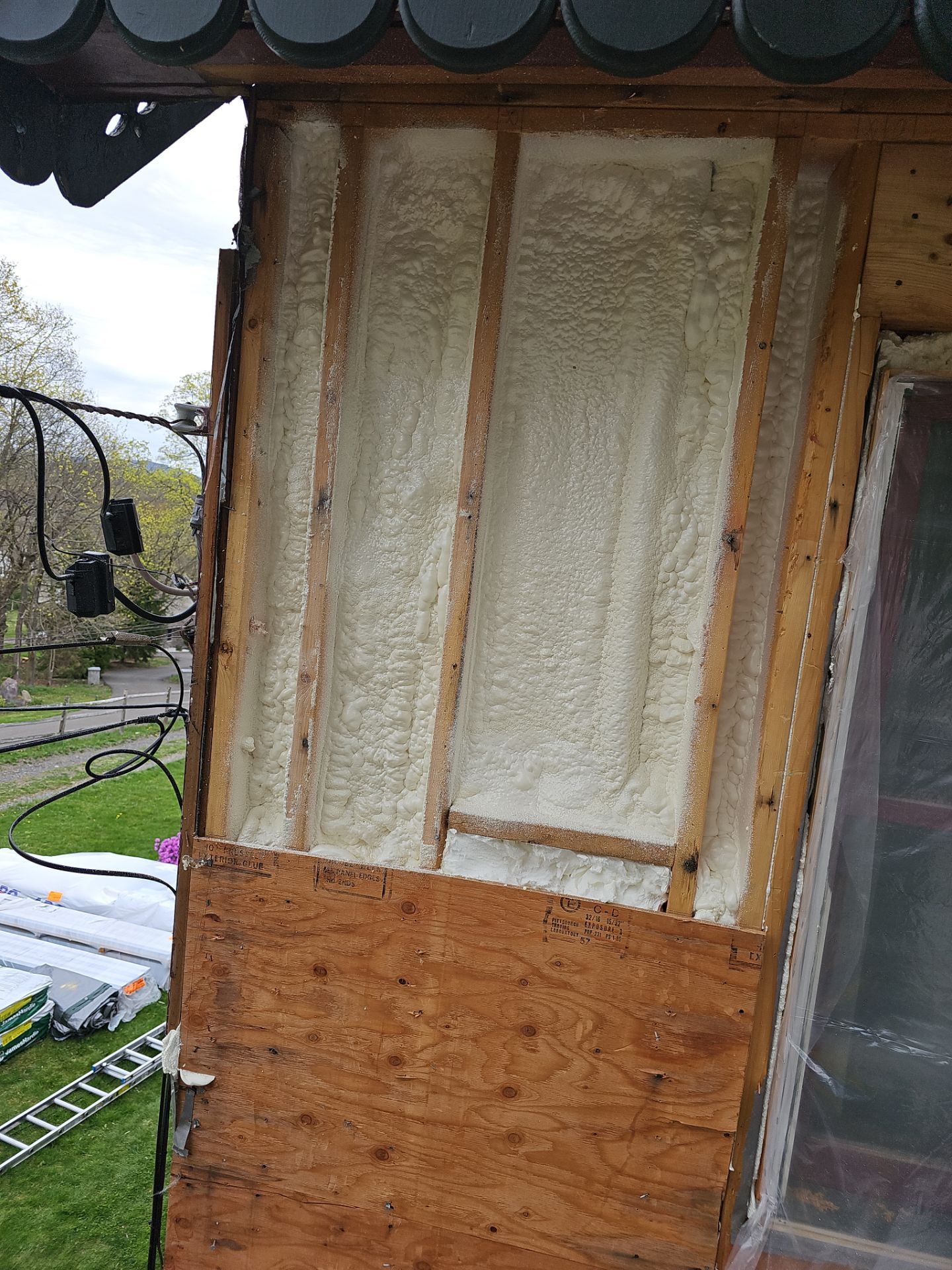 Siding Installation using Closed Cell Spray Foam by NYS Foam & Energy