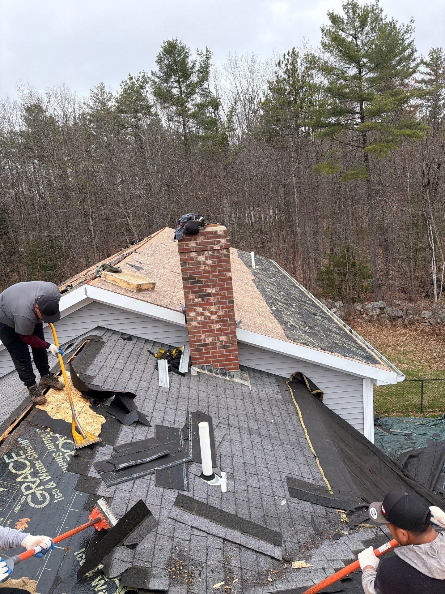 🏡 Multi-Story Roof Installation – Raymond, NH by Tall pine roofing