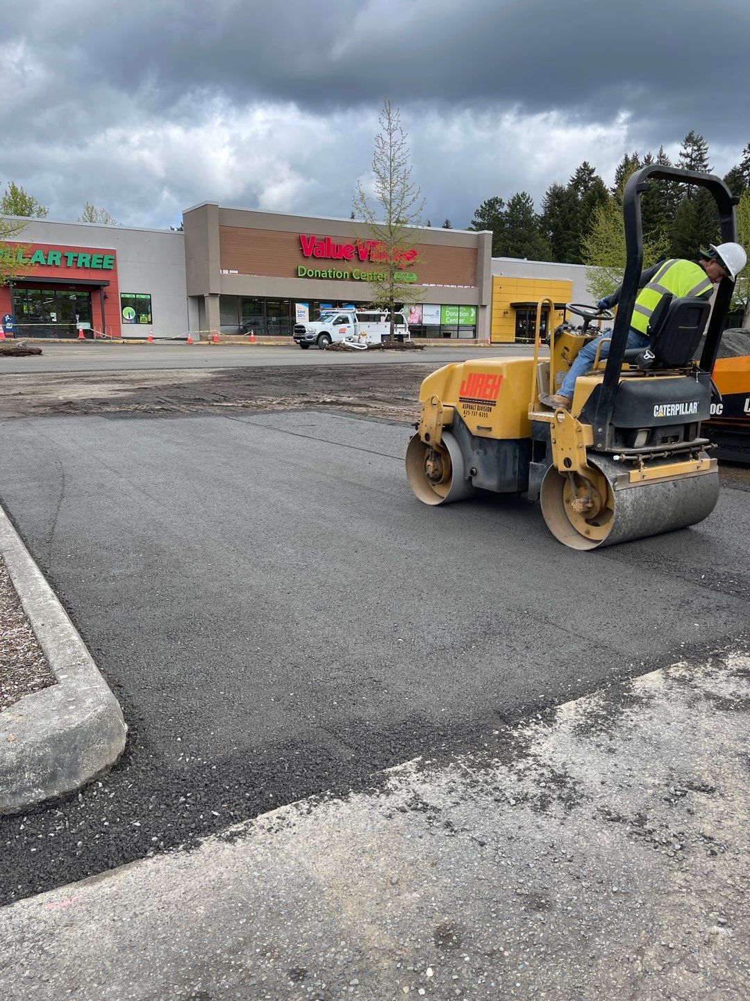 Colliers - Woodinville New Asphalt Parking Lot by Jireh Asphalt & Concrete Inc 