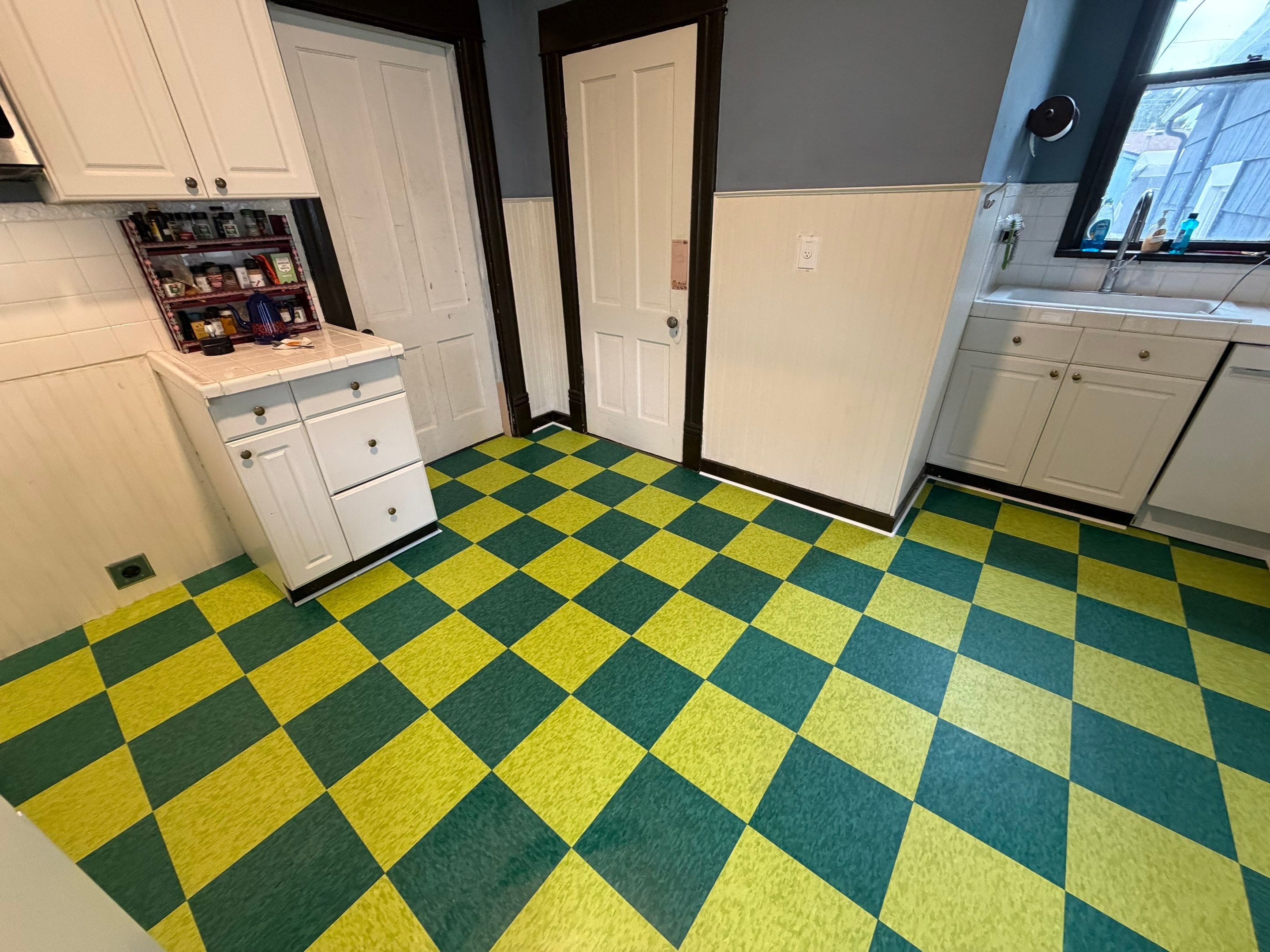 Vinyl Floor Tile by Handyman State LLC