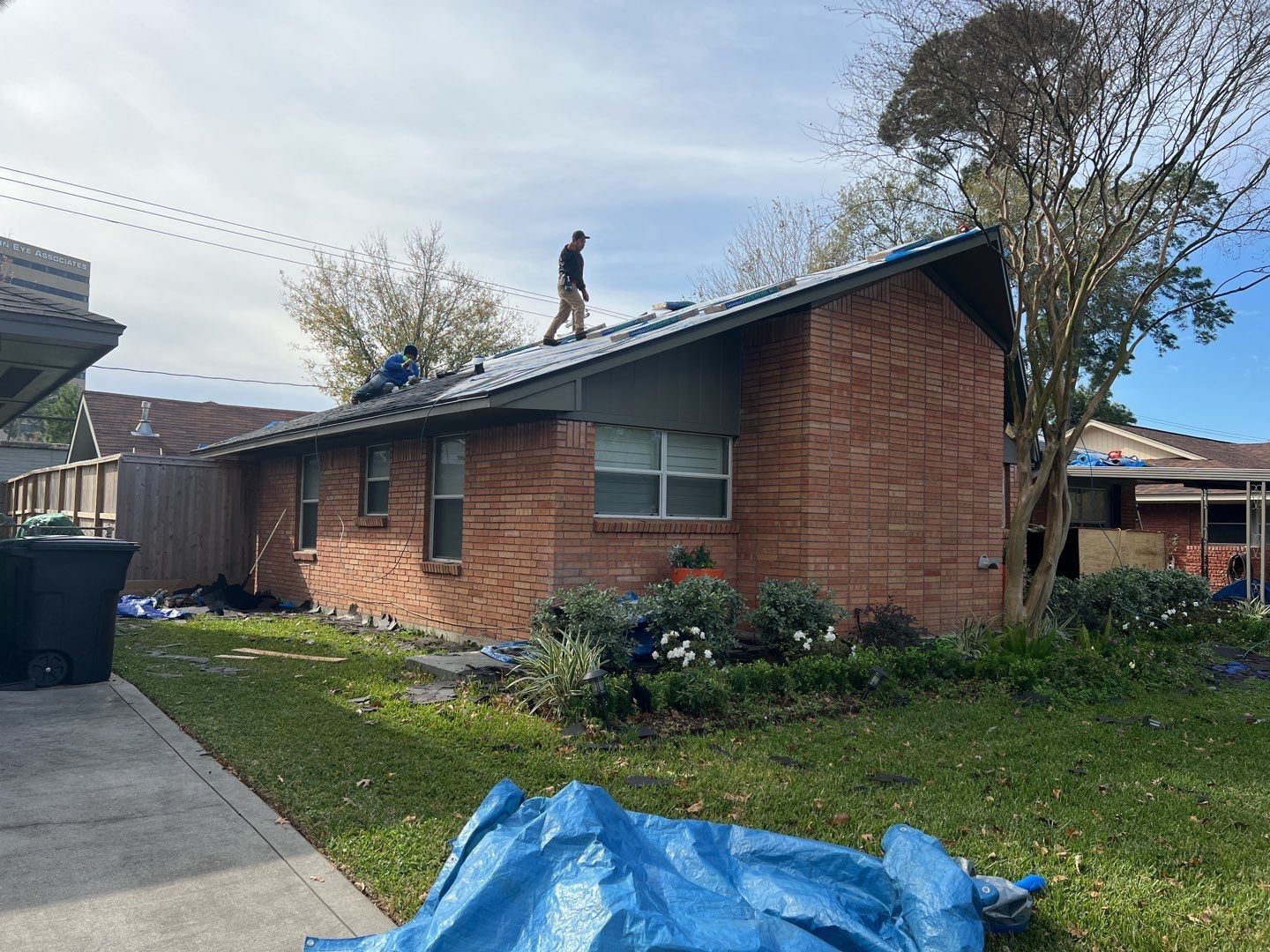 SureStart PLUS 4-STAR Warranty Fully covers materials, labor, tear-off and disposal expenses in years 1-50. by Roof Concepts Construction