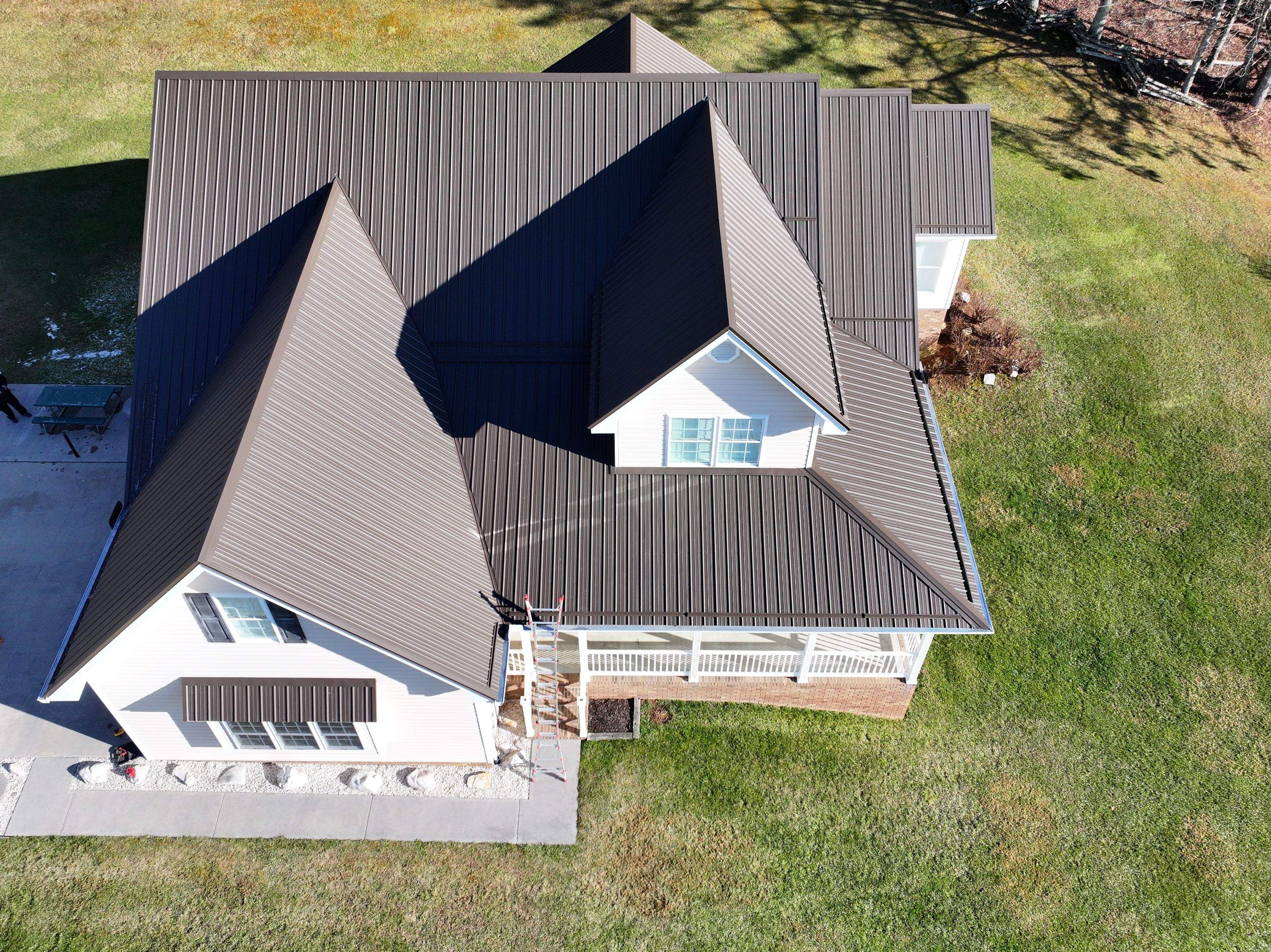 Sludder Residence  by Omnia Roofing