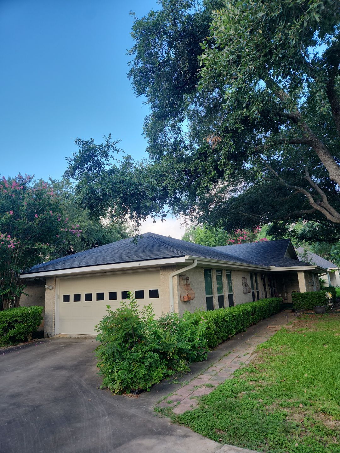 Williamsburg Gray - Owens Corning TruDefinition Duration by RoofsOnly.com