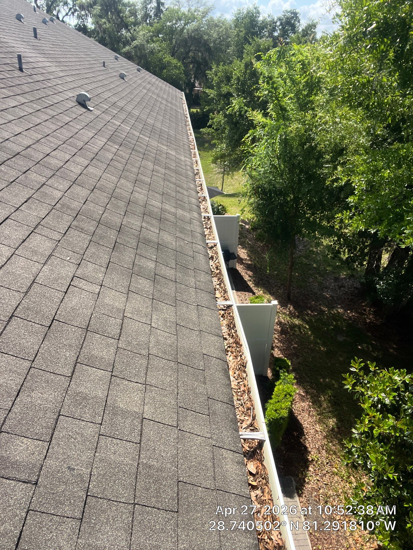 HOA gutter cleaning before photos.