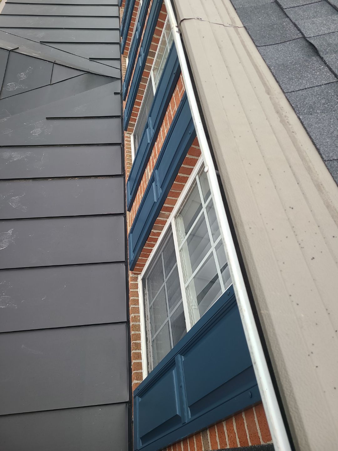 Manassas Landmark Pro Roof in Max Def Charcoal Black by RM Banning, Inc.