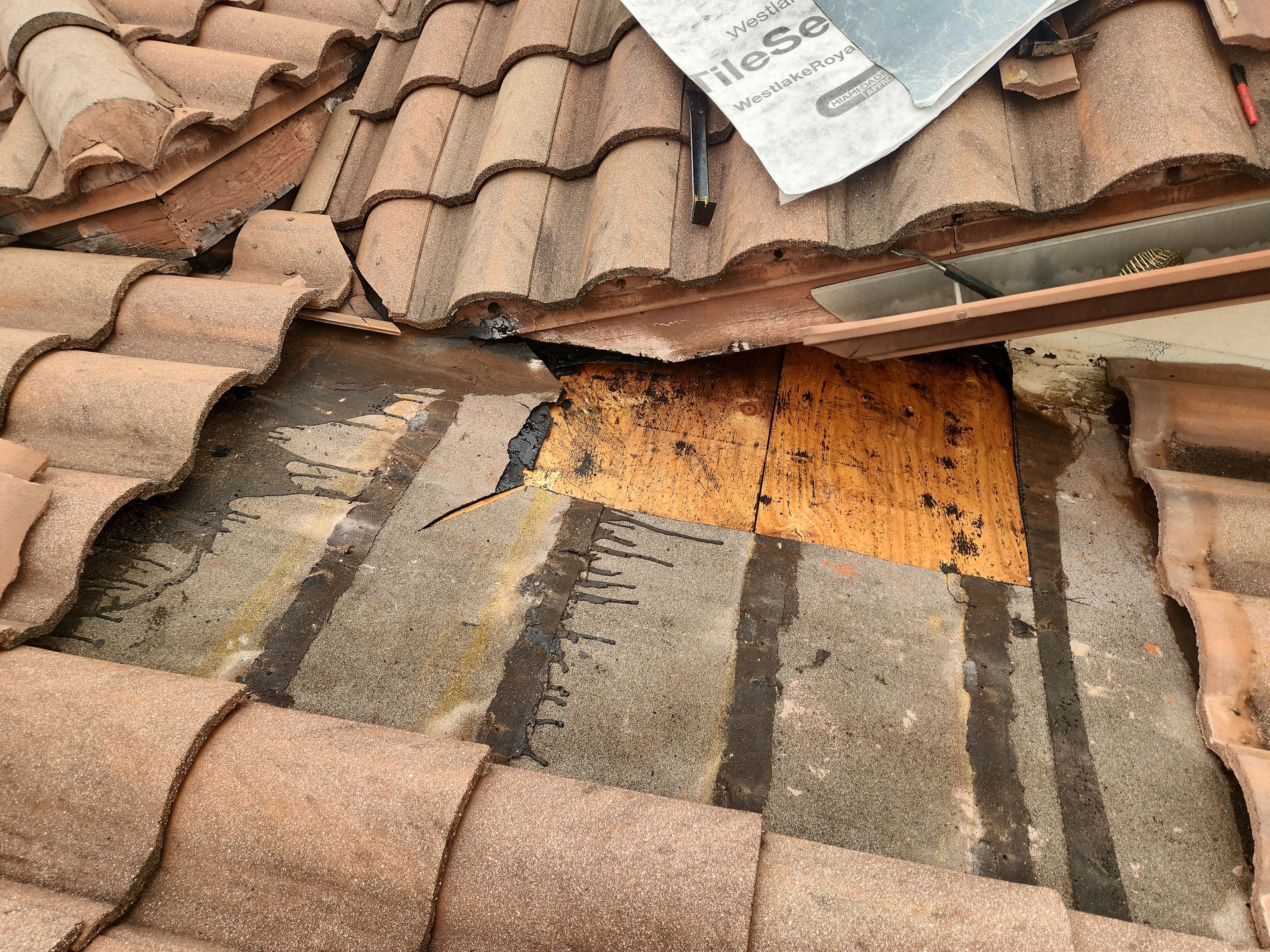 Expert Tile Roof Repair in Palm Beach Gardens – Durable & Weatherproof Solution by Aastro Roofing